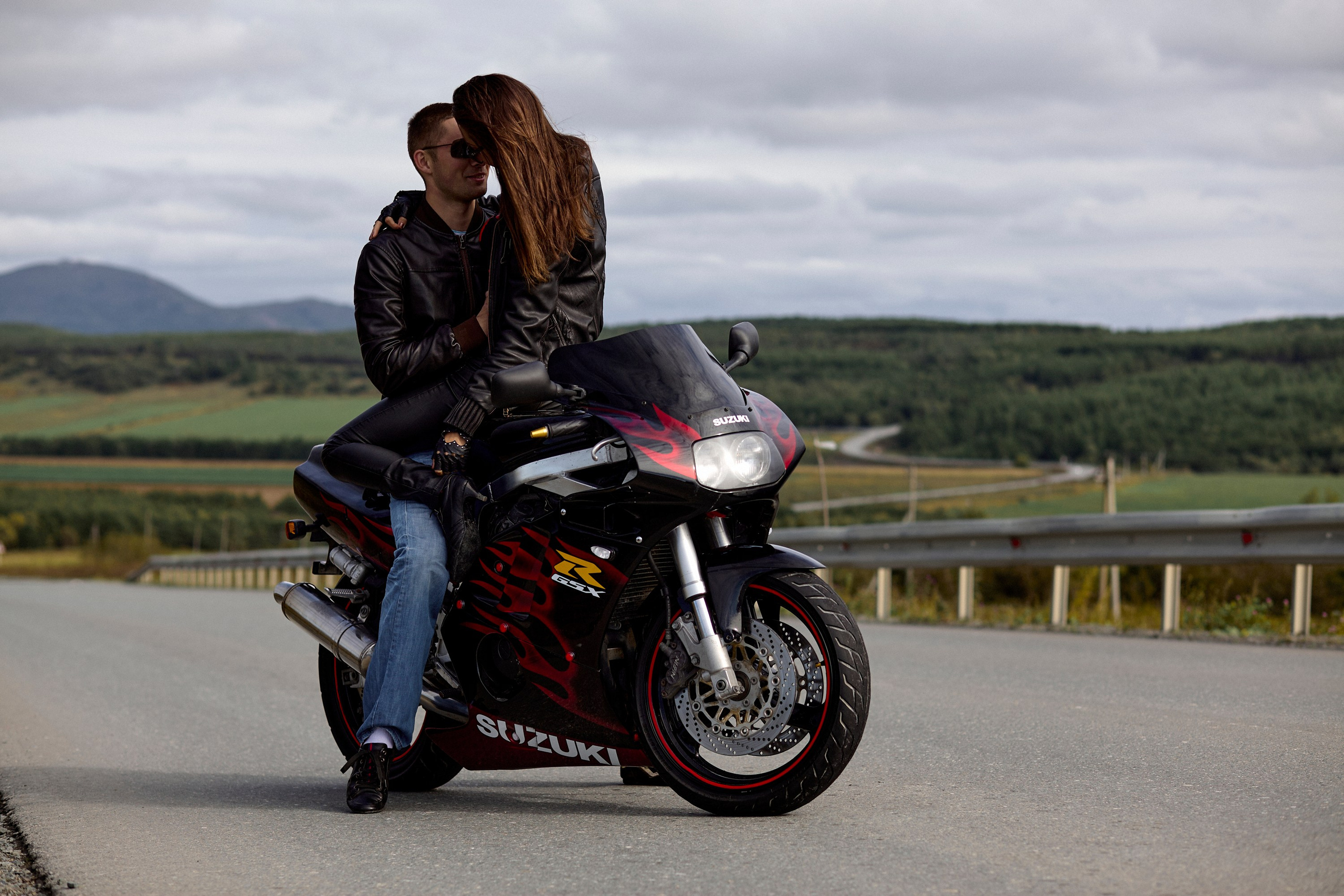 Парень, девушка, байк. Фотограф Андрей Серенков