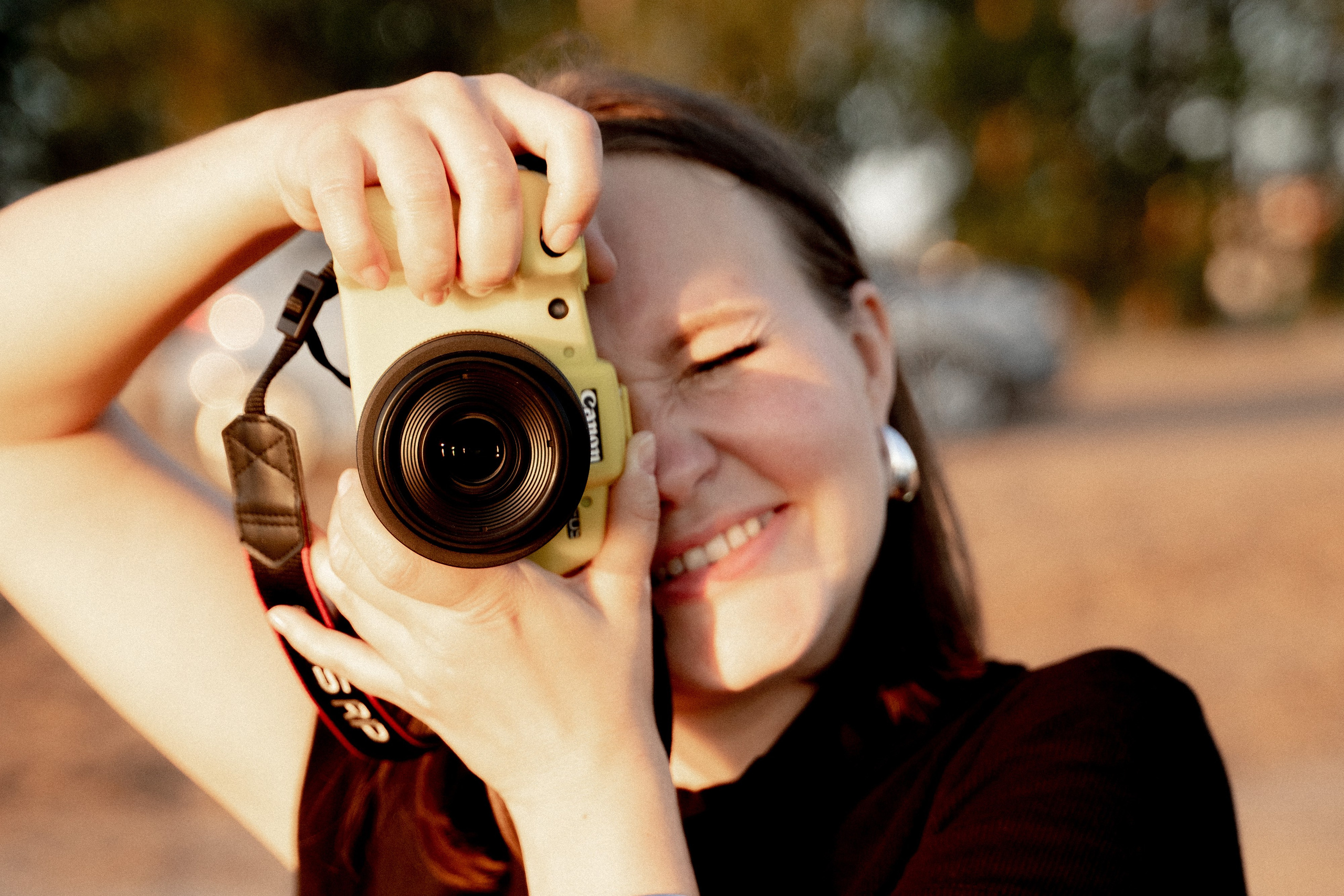 Девушки на берегу