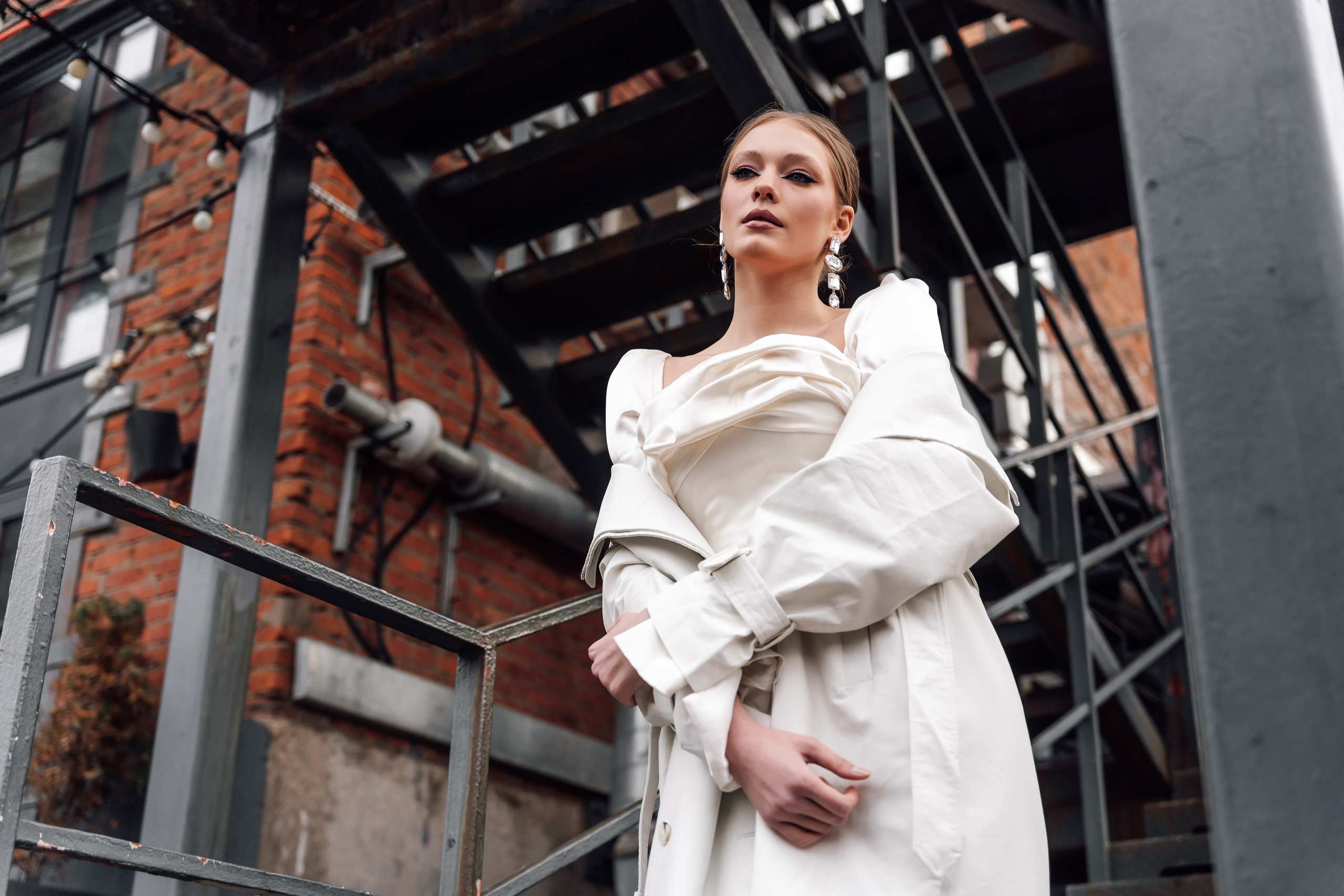 Современная свадебная фотосессия в Тамбове с крупными аксессуарами, фото Павел Четвертков.