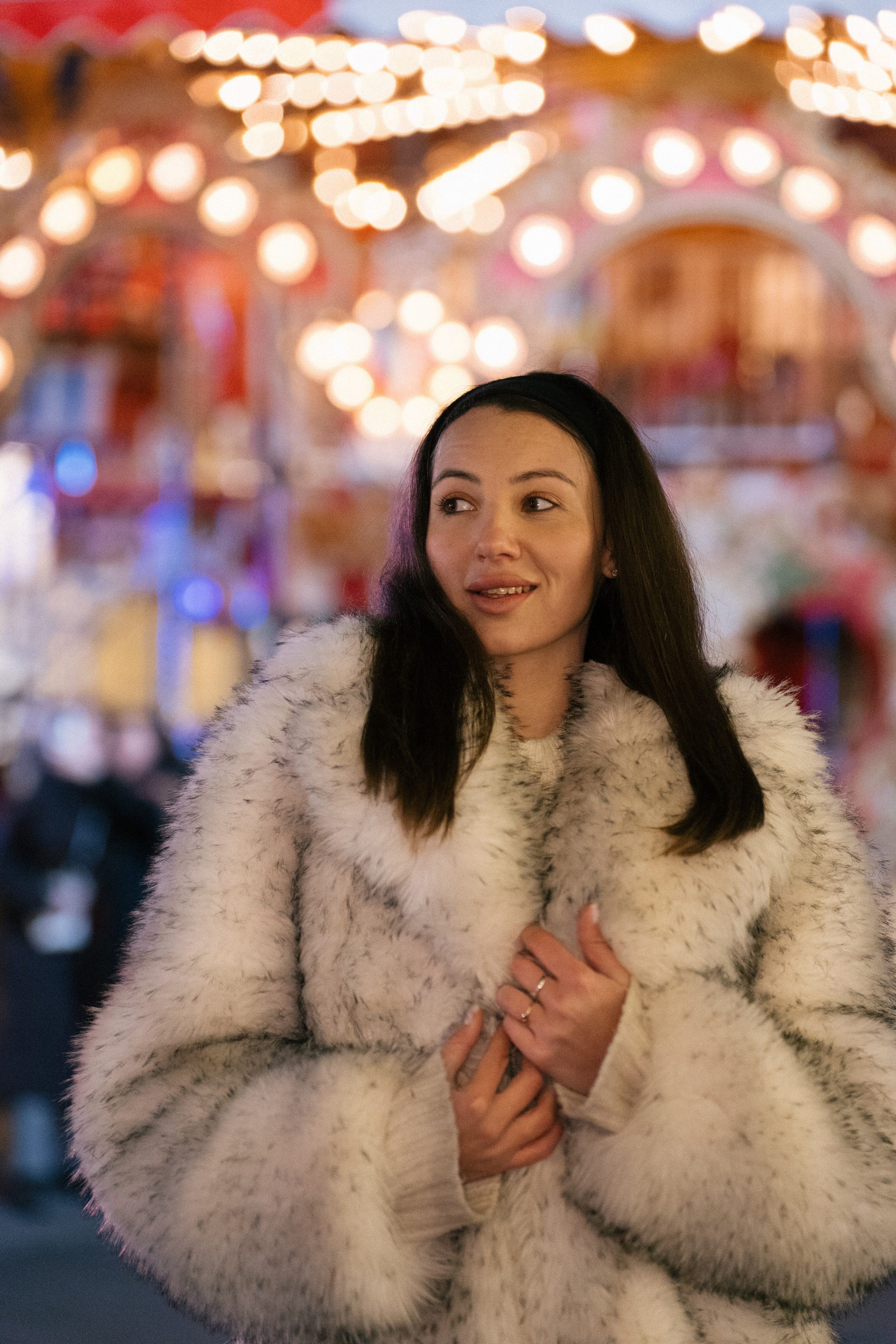 ПРОГУЛКА НА МАНЕЖНОЙ ПЛОЩАДИ ДЛЯ ДЕВУШКИ ПЕРЕД НОВЫМ ГОДОМ (НОВОГОДНЯЯ ФОТОСЕССИИЯ НА МАНЕЖНОЙ ПЛОЩАДИ). Профессиональный фотограф, Санкт-Петербург — Виктория Богомолова