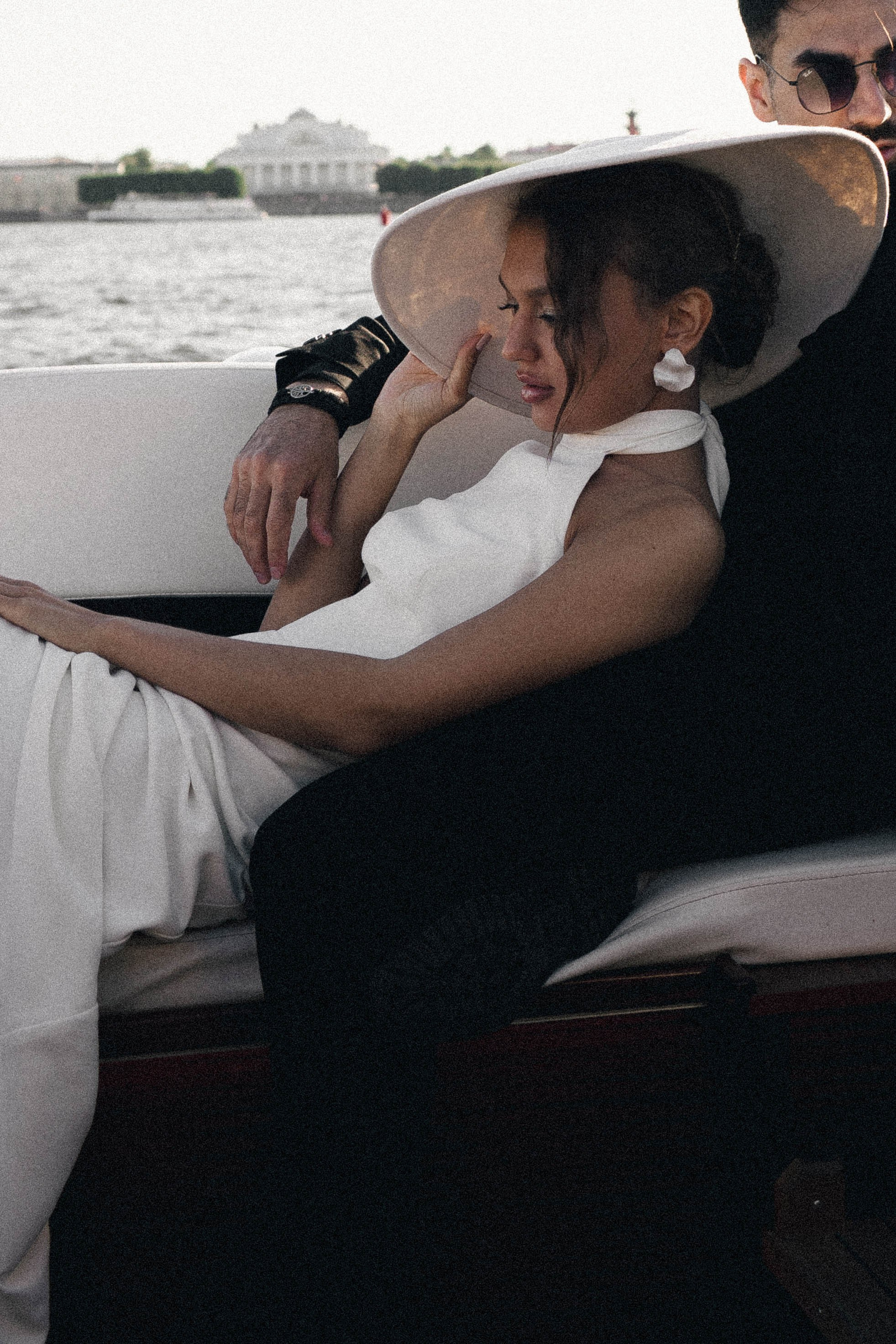 СВАДЕНБНАЯ СЬЕМКА НА КАТЕРЕ ПО КАНАЛАМ САНКТ-ПЕТЕРБУРГА И В АКВАТОРИИ НЕВЫ. Профессиональный фотограф, Санкт-Петербург — Виктория Богомолова