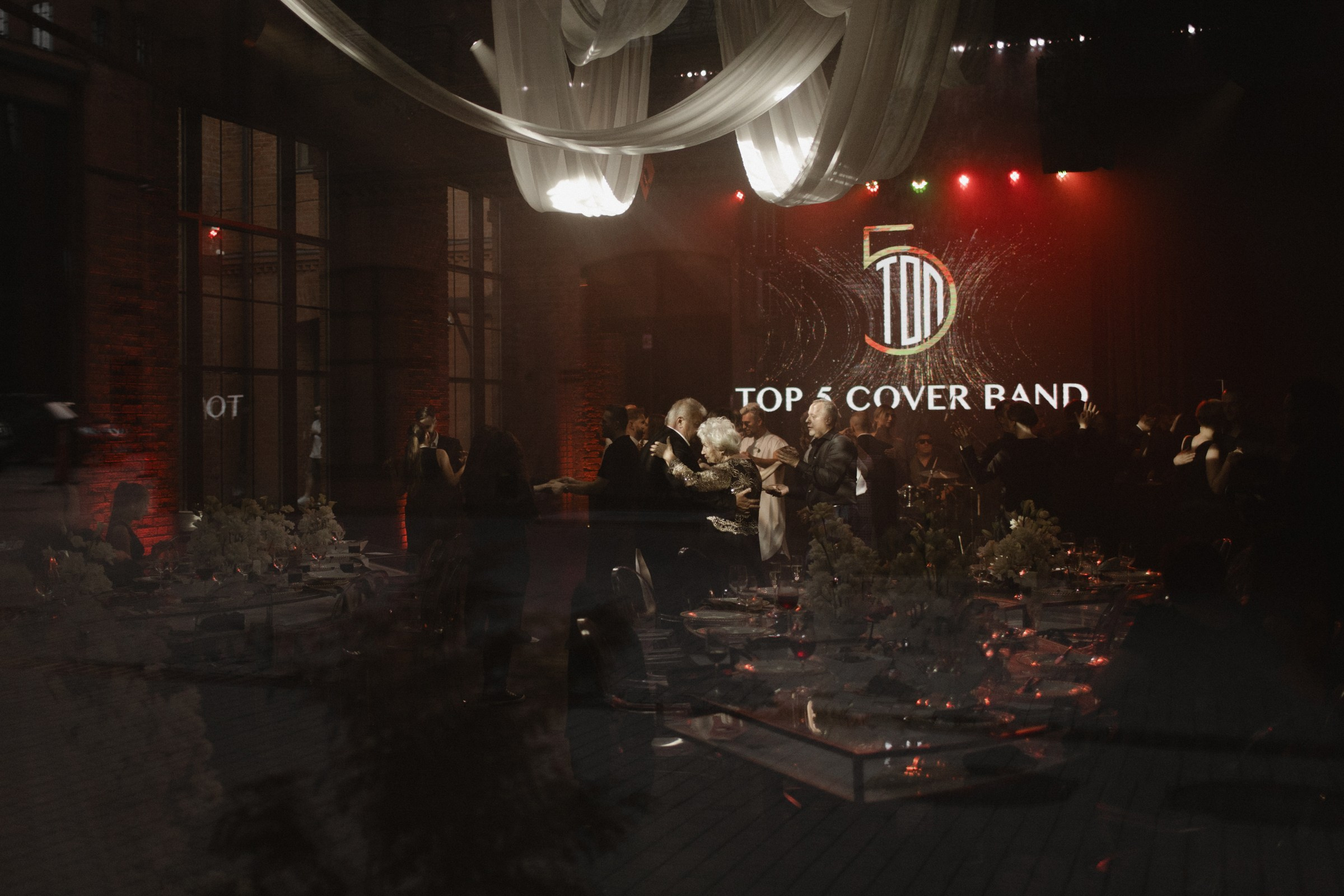 Собираемся на свадьбу вместе с фотосессией для двоих на утренние сборы. Свадебный, репортажный и портретный фотограф Сочи, Краснодар. Александра Зайцева