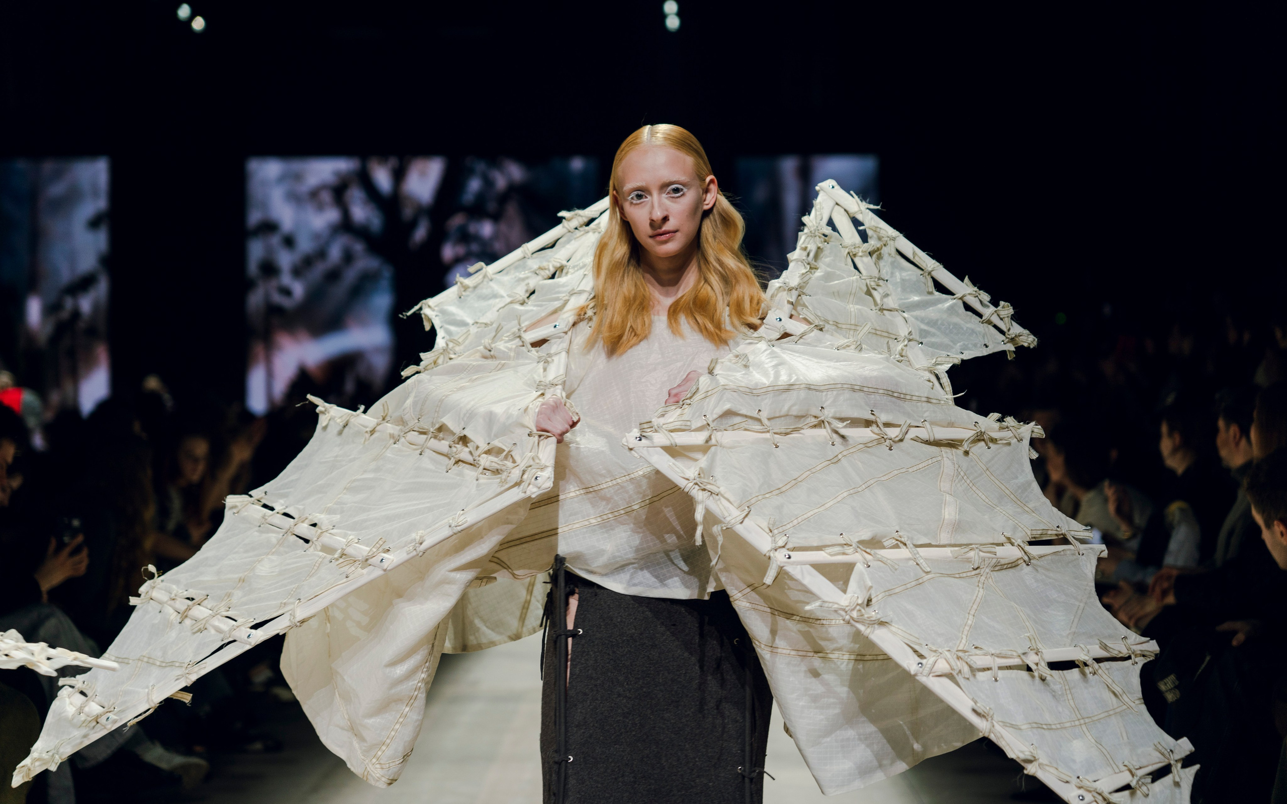 Показ Школы дизайна НИУ ВШЭ на Московской неделе моды. Фотограф в Москве Савкина Евгения