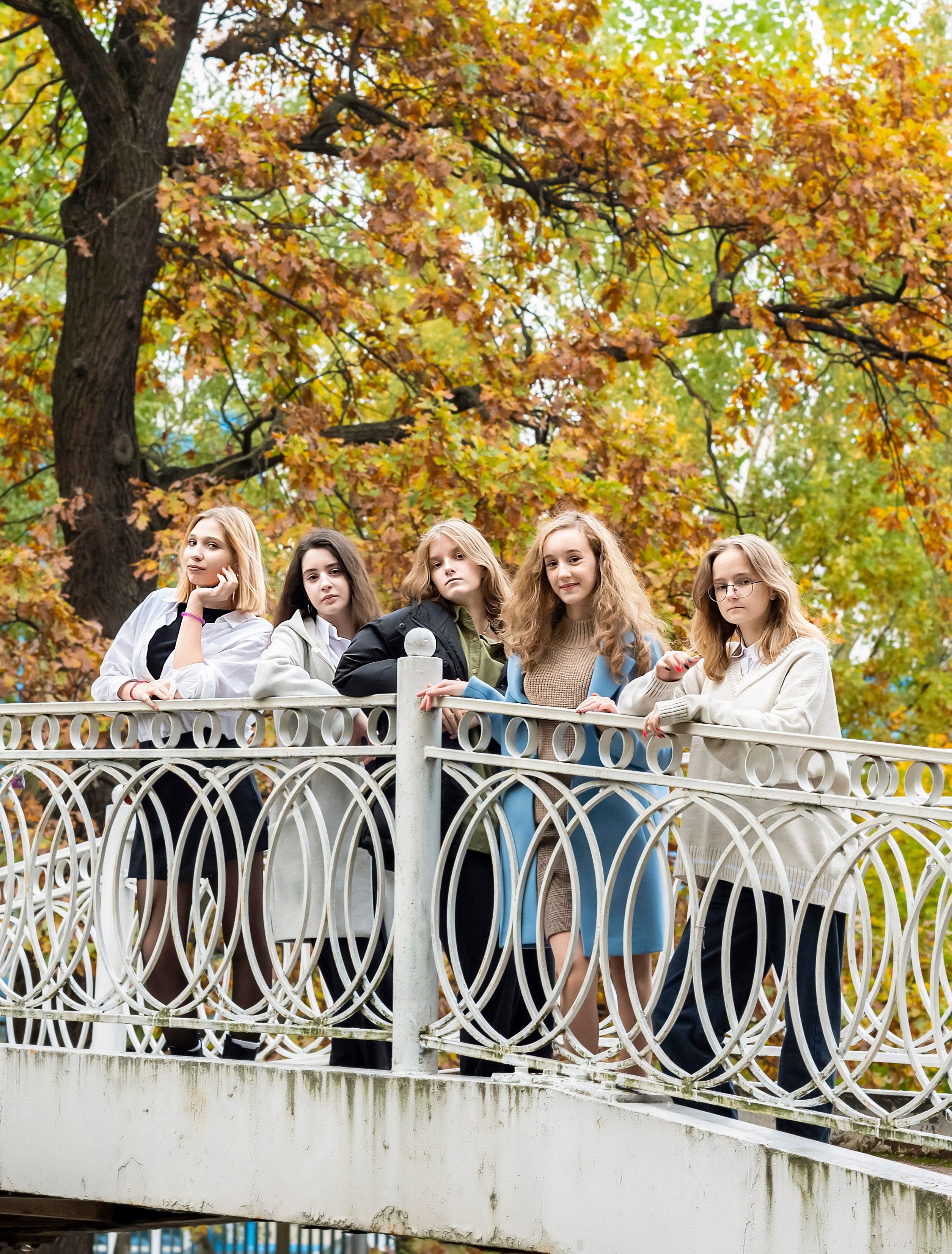 Осенняя фотосессия в парке 9-А класс Школа 953. Детский и семейный фотограф г. Москва Оксана Катаджи