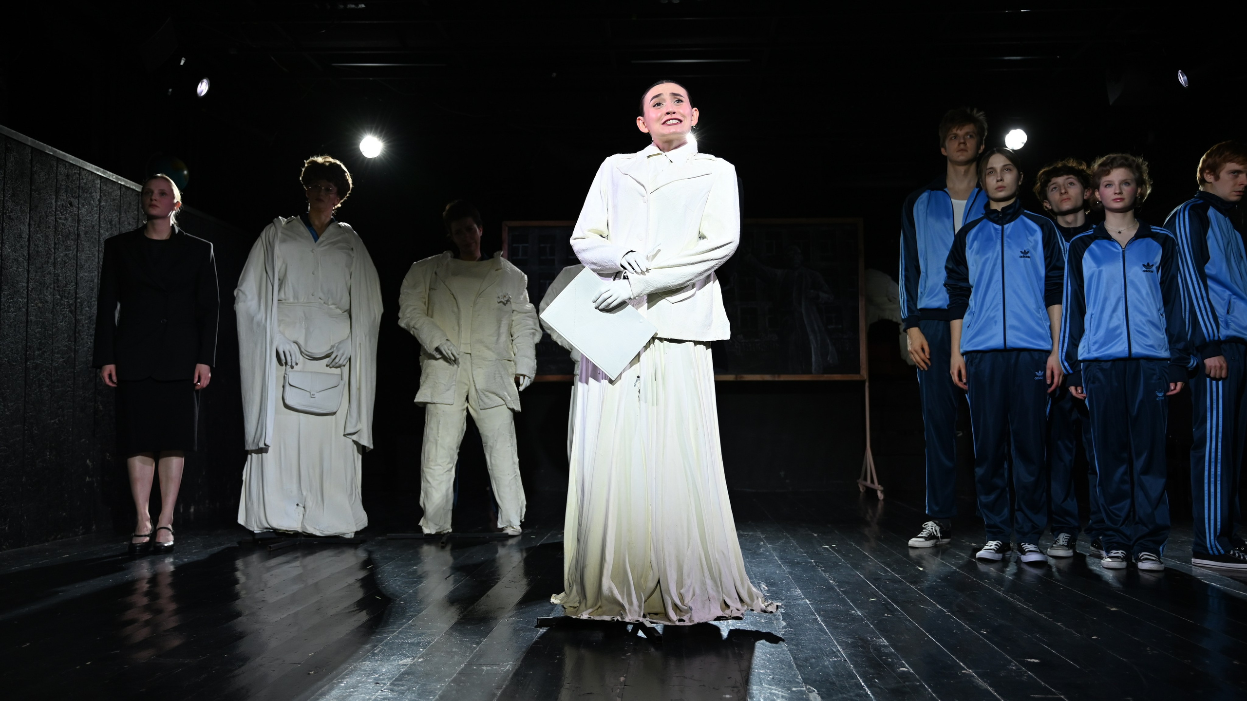 Спектакль "Расскажи мне про Гренландию". Театральный фотограф Михаил Макаричев-Энгельс