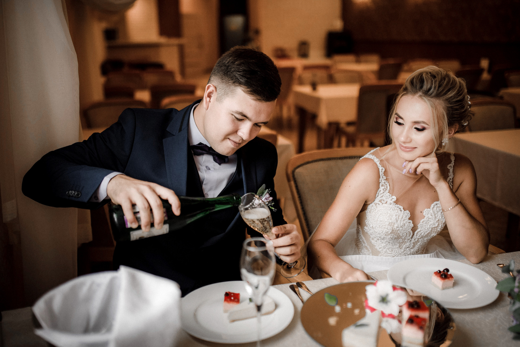 Пруд, шатер и аккордеон. Свадебный и портретный фотограф Пётр Ладанов