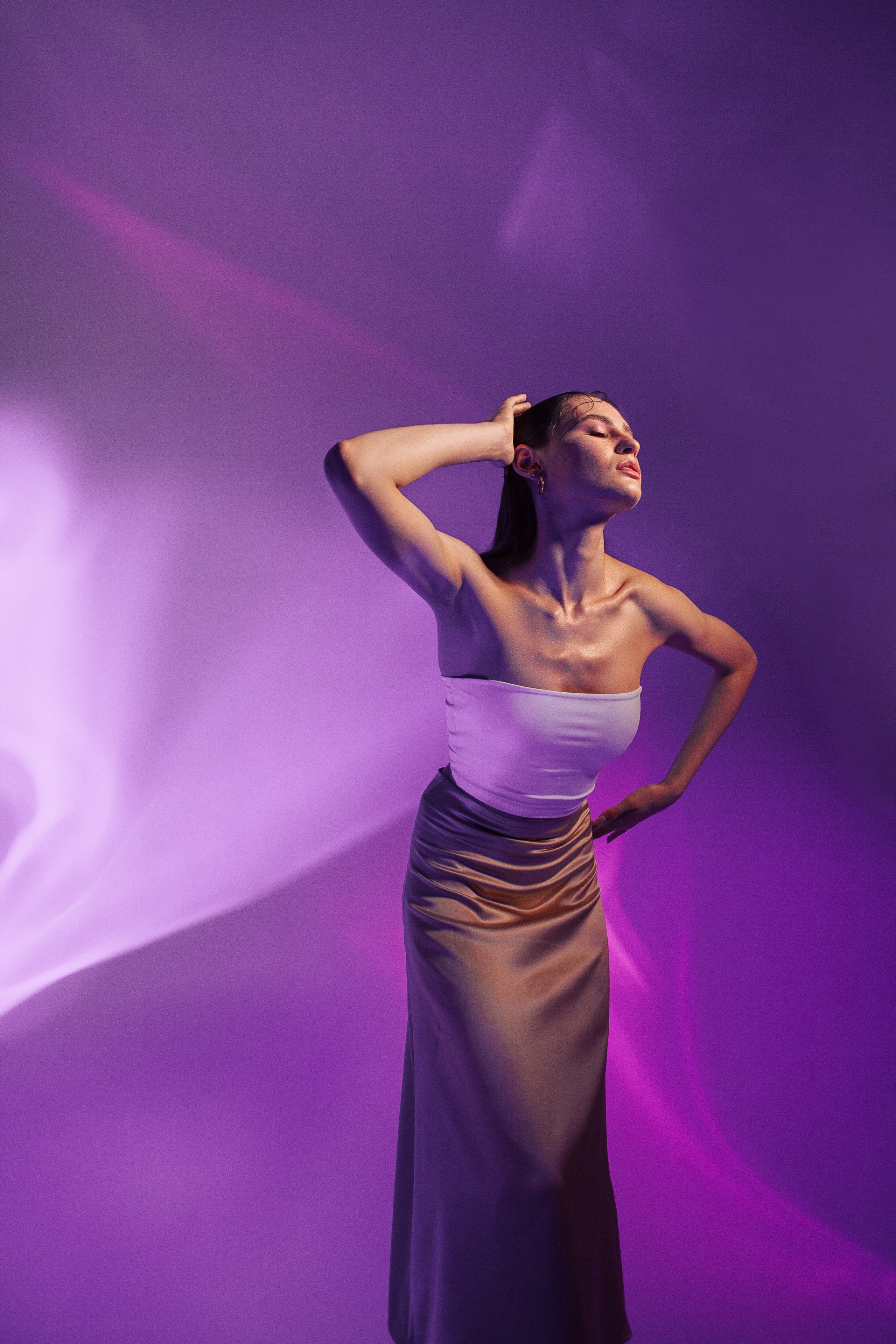 Студийная женская фотосессия с гибким зеркалом и цветным светом. Фотограф Ставрополь Пятигорск Елизавета Дарина