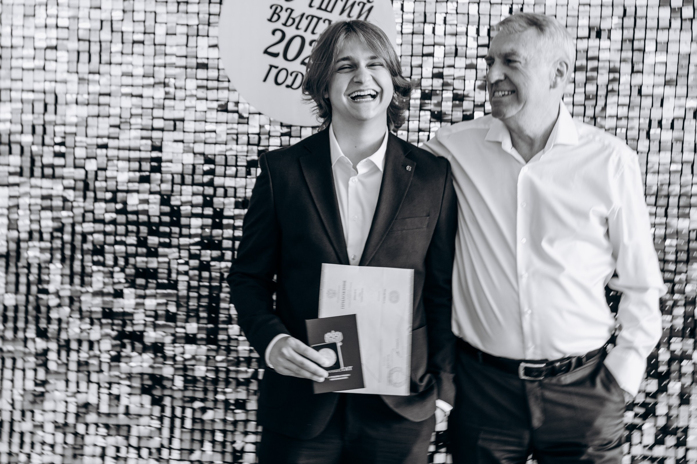 Школьники. Ищем лучшие локации. Снимем как в кино (съёмка выпускных, альбомы для 9-11 классов). Фотограф в Крыму — Федор зайцев. Свадебная, семейная и портретная съёмка. Фотографии для контента, для бизнеса. Корпоративная съёмка