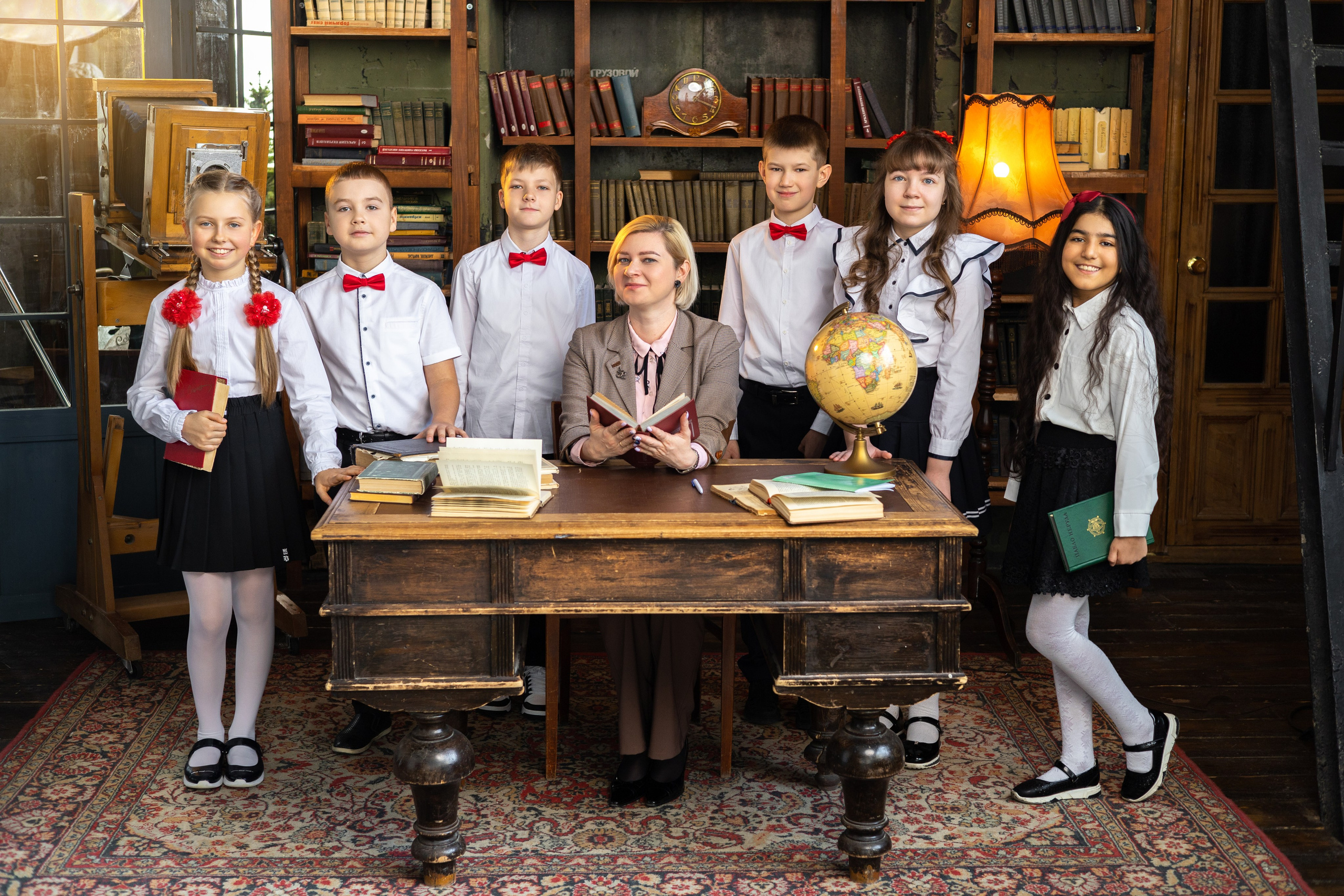 Выпускные альбомы 4класс. Выпускные альбомы Саратов Энгельс фотограф Титова Ирина