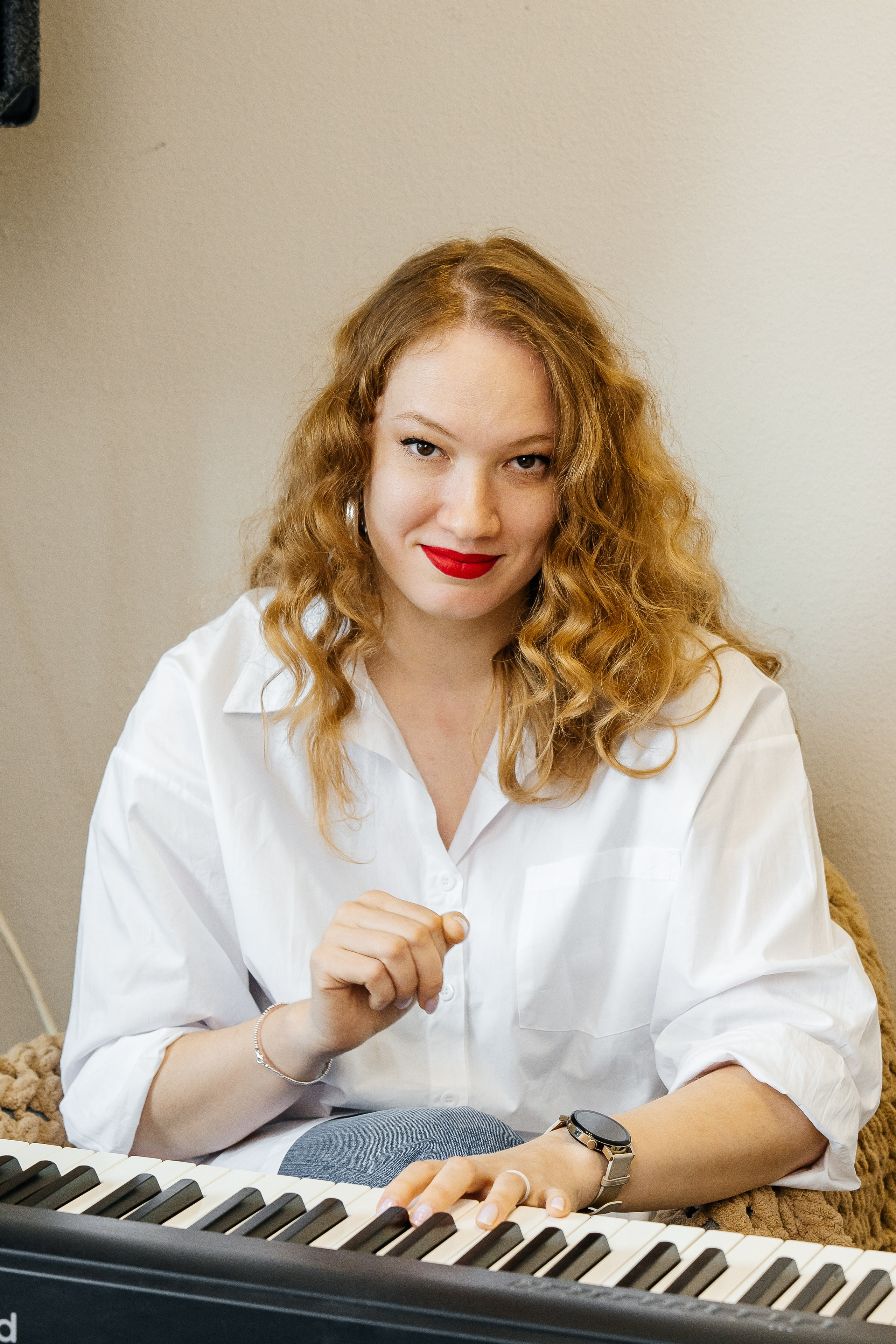 Конент фотографии для вокальной студии. Предметный фотограф в Горячем Ключе Вера Швец