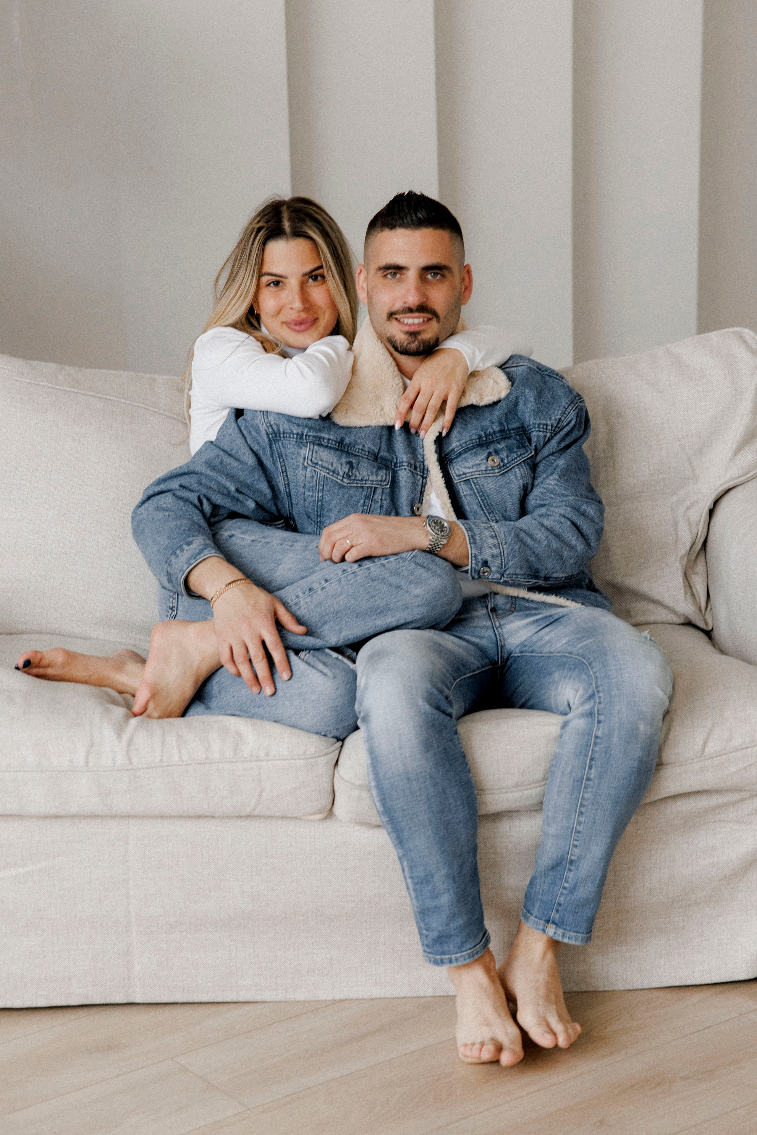 Family photoshoot in White Studio. Wedding and family photographer