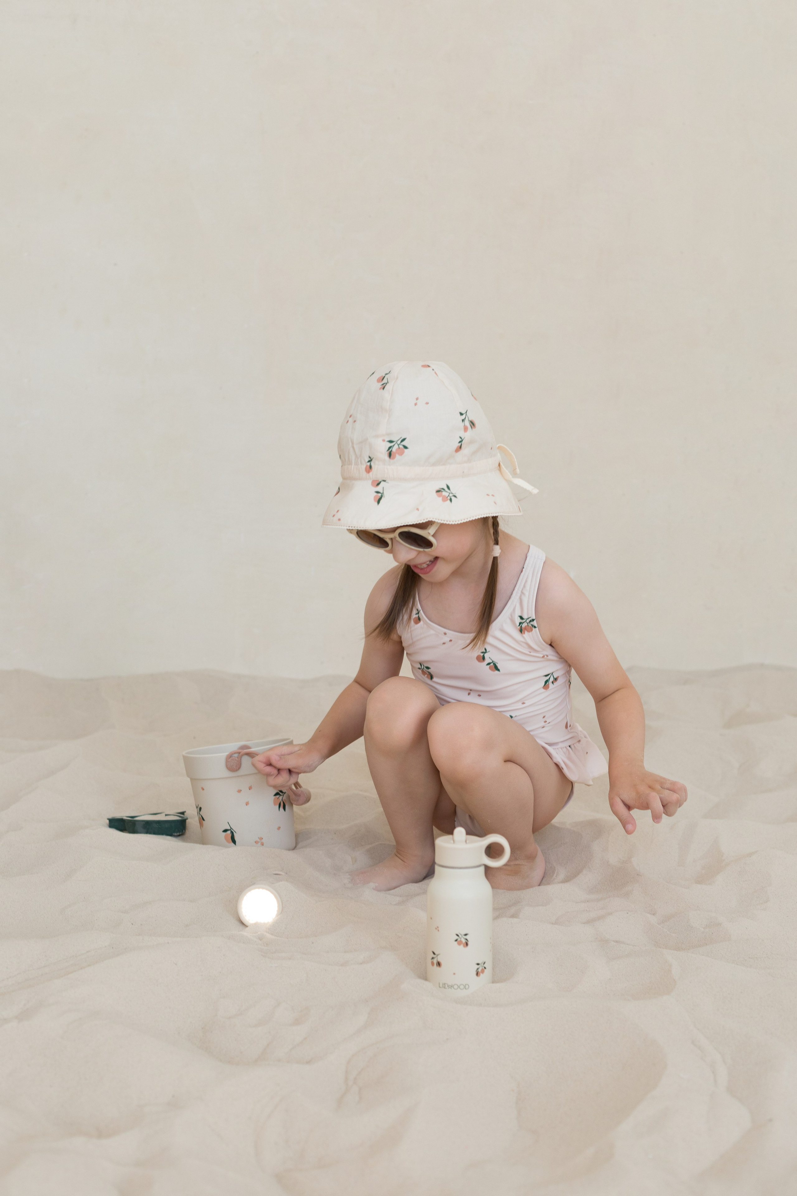 Фотосессия в песке для детского бренда. Детский и контент фотограф Надя Волкова Санкт-Петербург