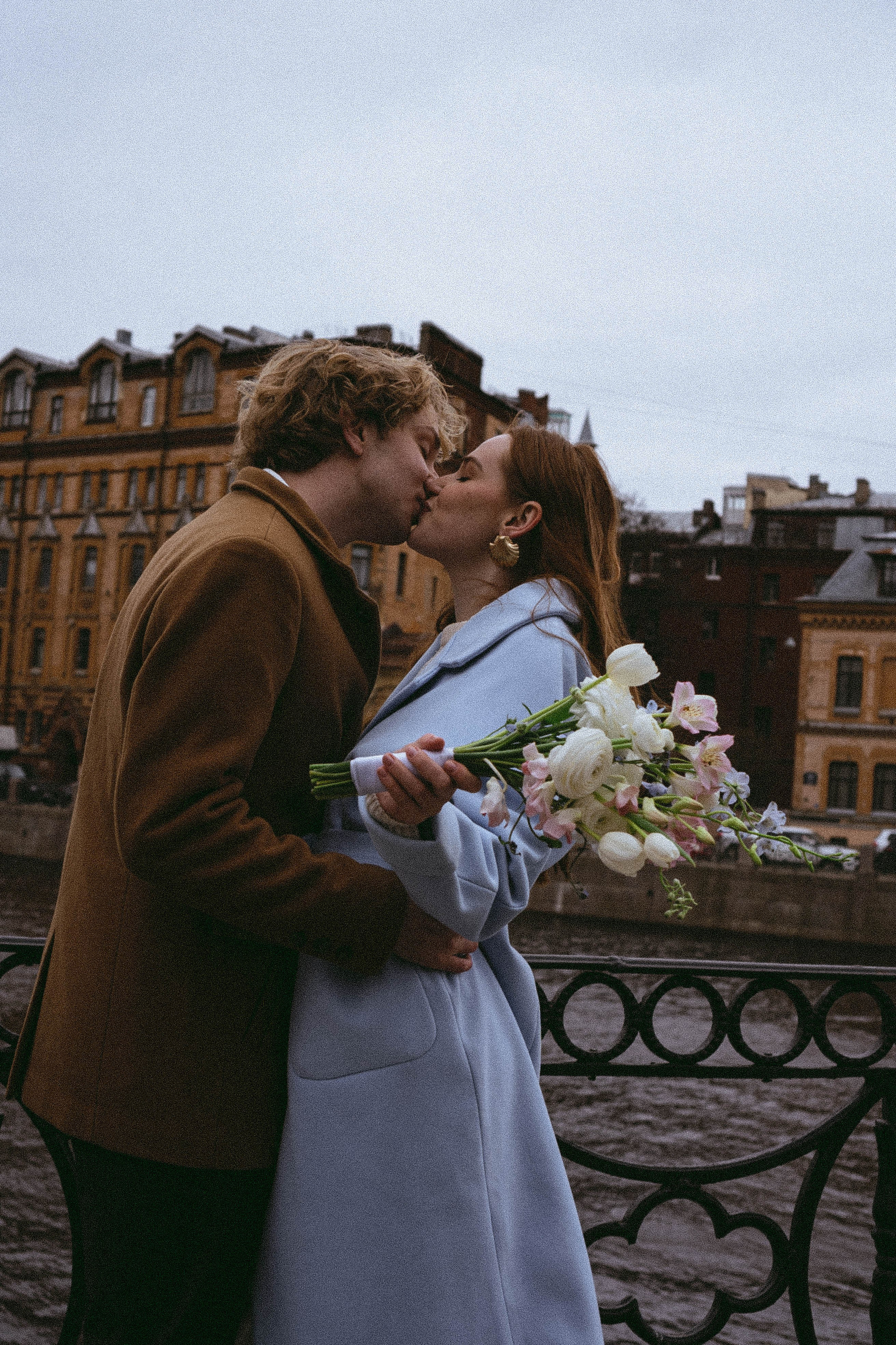 СВАДЕБНАЯ ПРОГУЛКА ПО ПЕТРОГРАДКЕ ВЕСНОЙ (ФОТОСЕССИИЯ ПАРЫ СВАДЕБНАЯ). Профессиональный фотограф, Санкт-Петербург — Виктория Богомолова