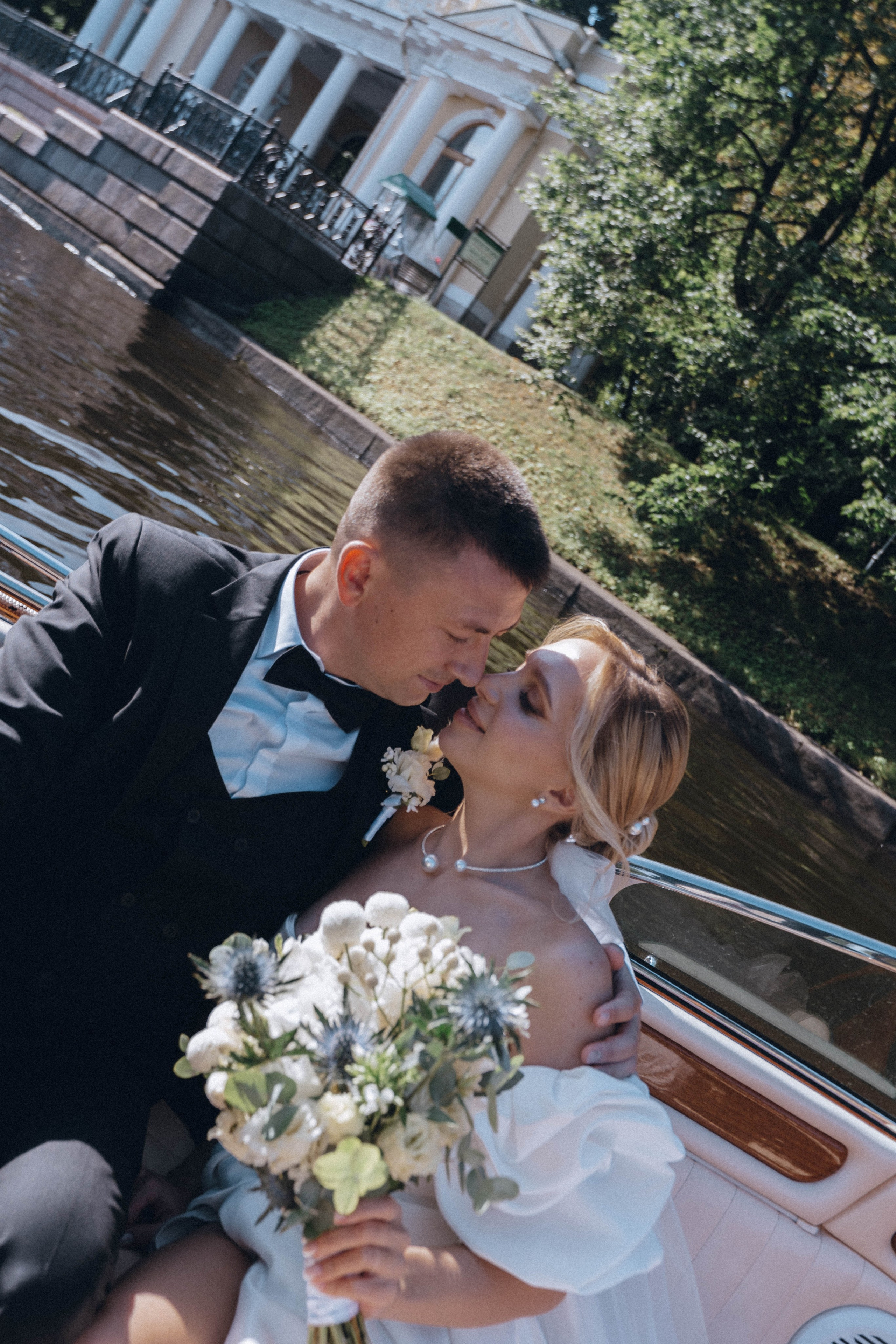 СВАДЕНБНАЯ СЬЕМКА НА КАТЕРЕ ПО КАНАЛАМ САНКТ-ПЕТЕРБУРГА И В АКВАТОРИИ НЕВЫ. Профессиональный фотограф, Санкт-Петербург — Виктория Богомолова