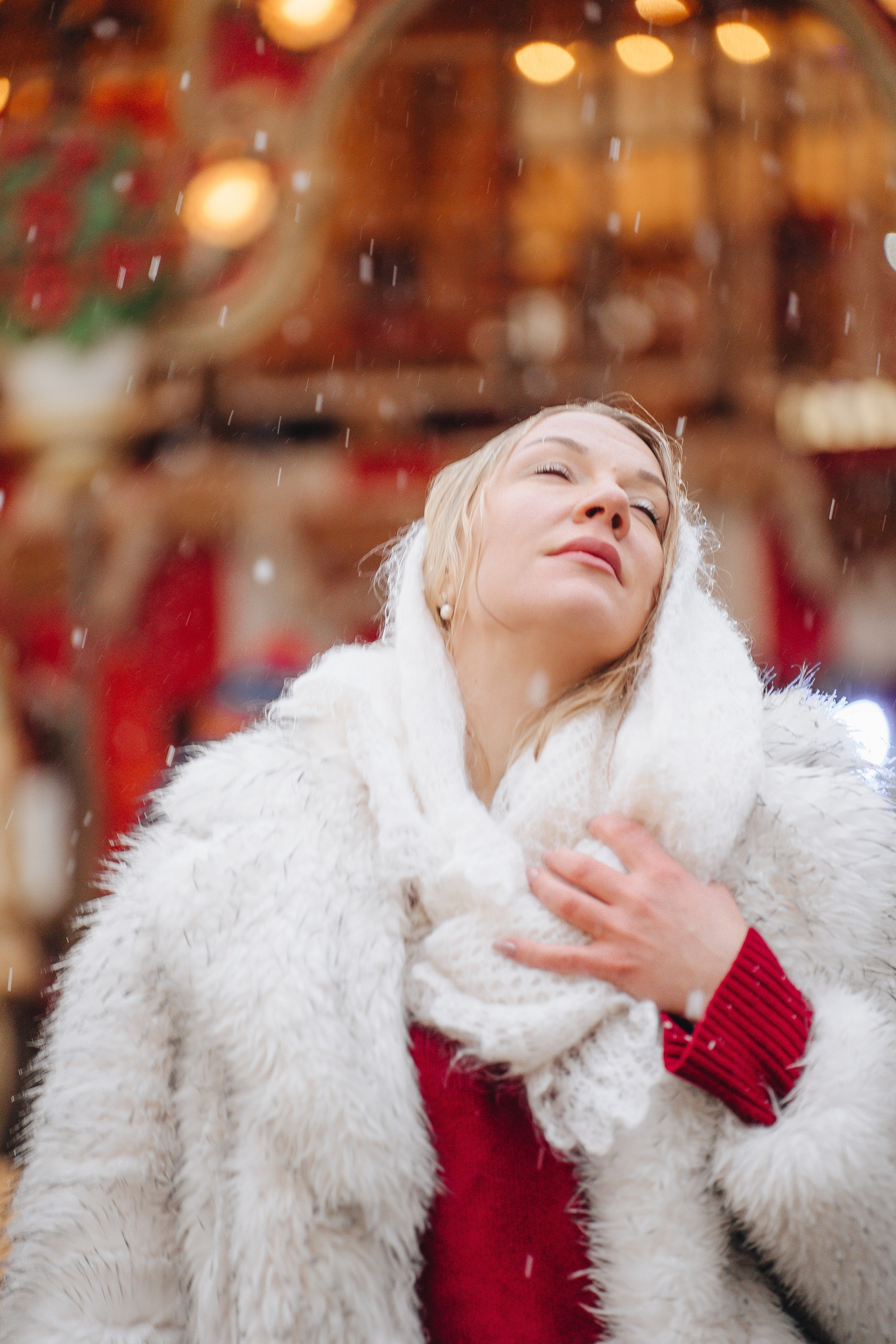 ПРОГУЛКА НА МАНЕЖНОЙ ПЛОЩАДИ ДЛЯ ДЕВУШКИ ПЕРЕД НОВЫМ ГОДОМ (НОВОГОДНЯЯ ФОТОСЕССИИЯ НА МАНЕЖНОЙ ПЛОЩАДИ). Профессиональный фотограф, Санкт-Петербург — Виктория Богомолова