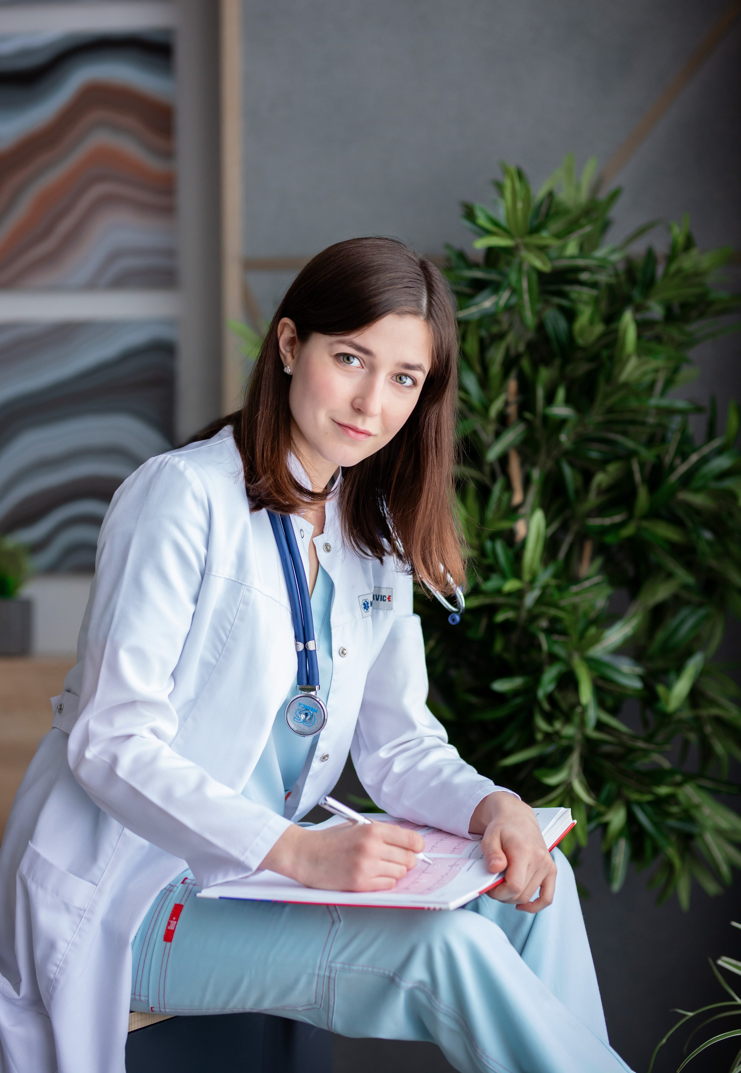 Деловой портрет для врача-кардиолога. Фотограф в Москве. Женские фотосессии, love-story, контент