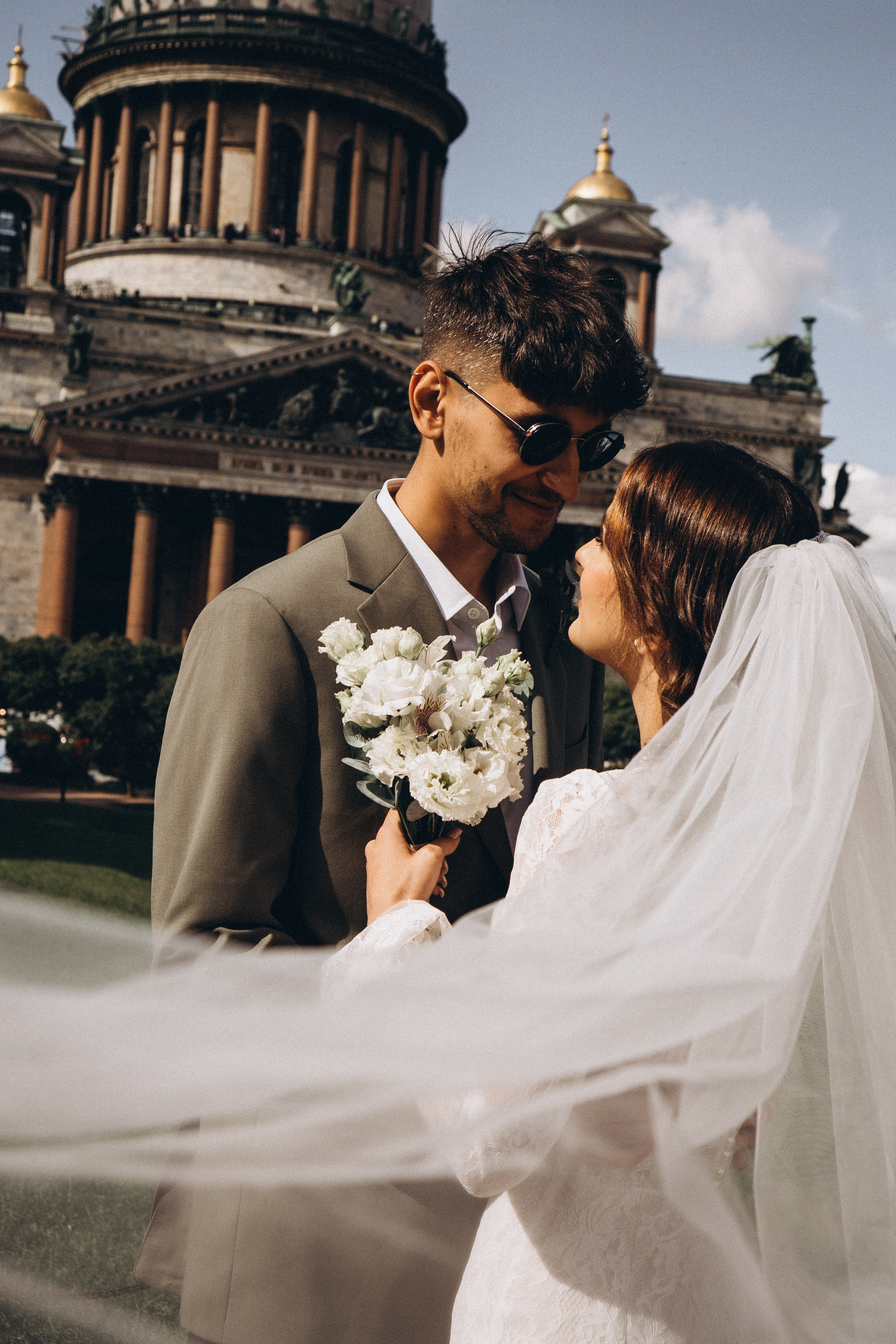 СВАДЕБНАЯ ПРОГУЛКА ВОЗЕ ИСАИКЕВСКОГО СОБОРА АСТОРИИ И ЗАКОНОДАЛЕТНОГО СОБРАНИЯ. Профессиональный фотограф, Санкт-Петербург — Виктория Богомолова