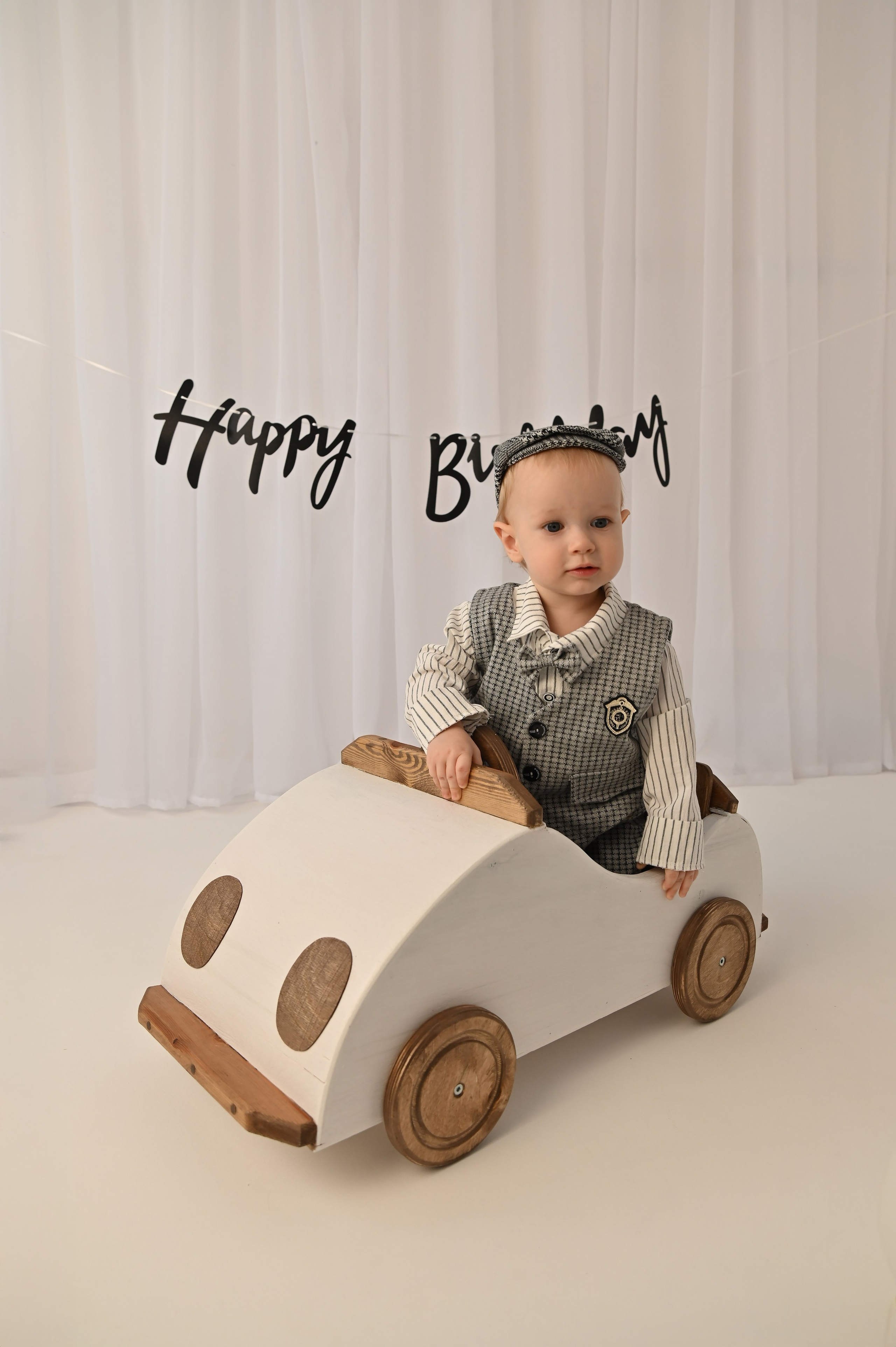 Годик Дениса. Фотограф Новорожденных и семейный Элла Огай г. Сатпаев