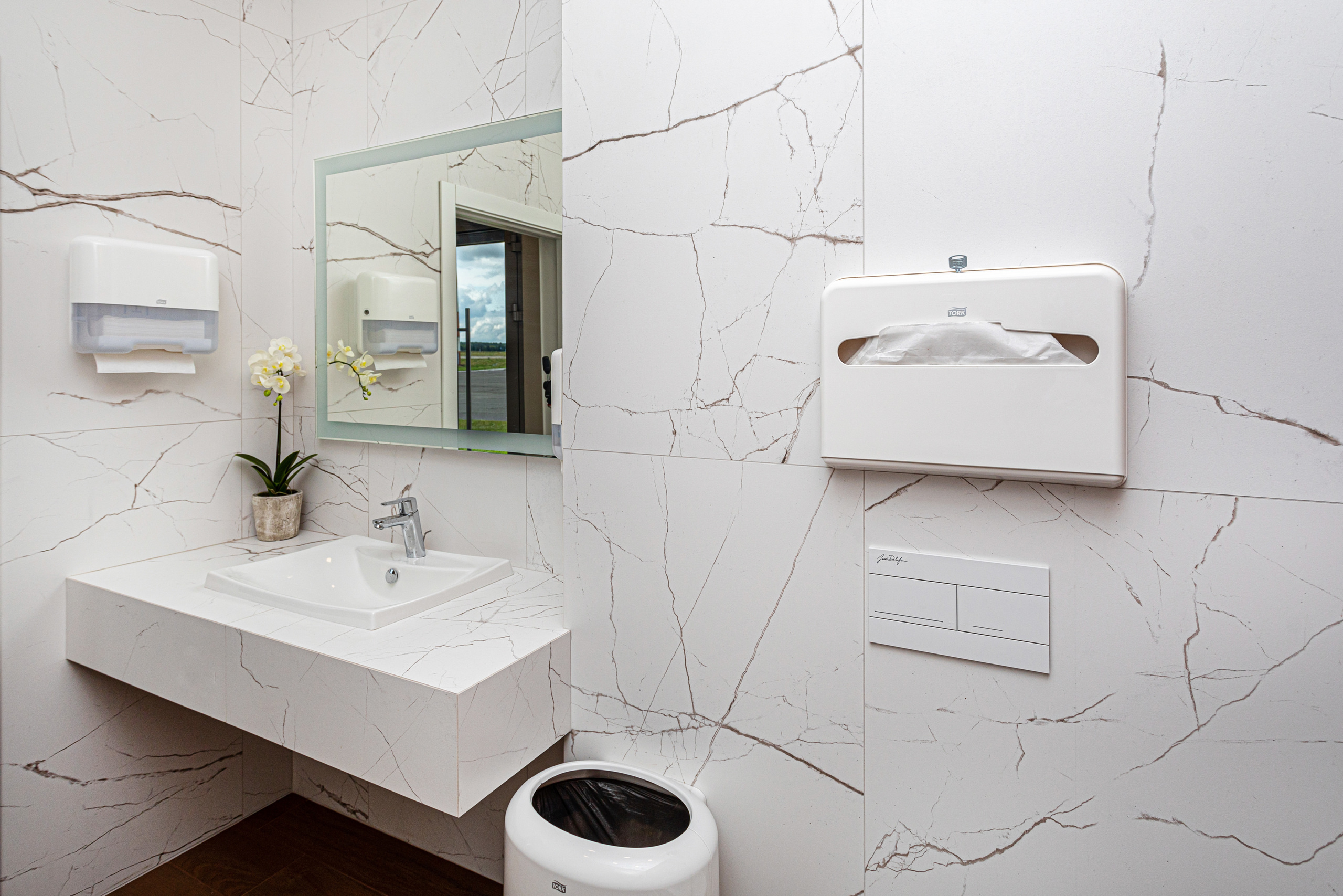 Съемка интерьеров зала аэропорта в Курске. Максим Бондарев, коммерческий фотограф для бизнеса | Курск