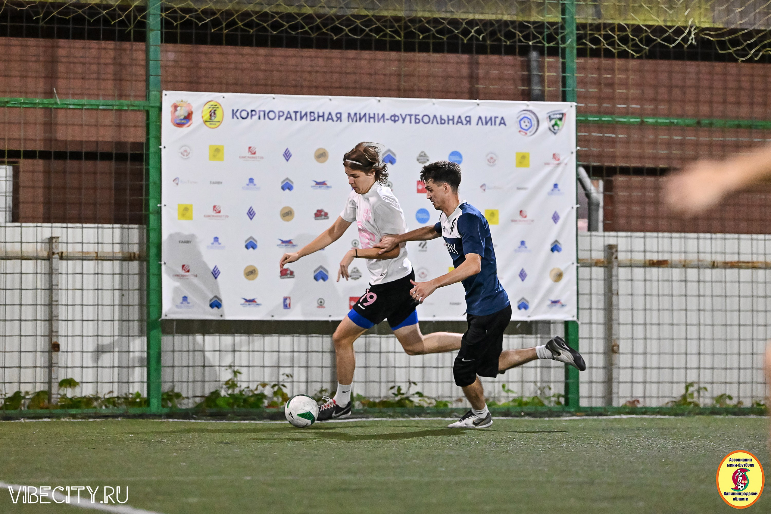 ФИНАЛЬНЫЕ ИГРЫ КУБКА МИНИ-ФУТБОЛЬНОЙ ЛИГИ И КУБКА КОРПОРАТИВНОЙ МФЛ 2025. VIBECITY.RU Вайб Сити Ру Фоторепортажи Фотоотчеты Калининград