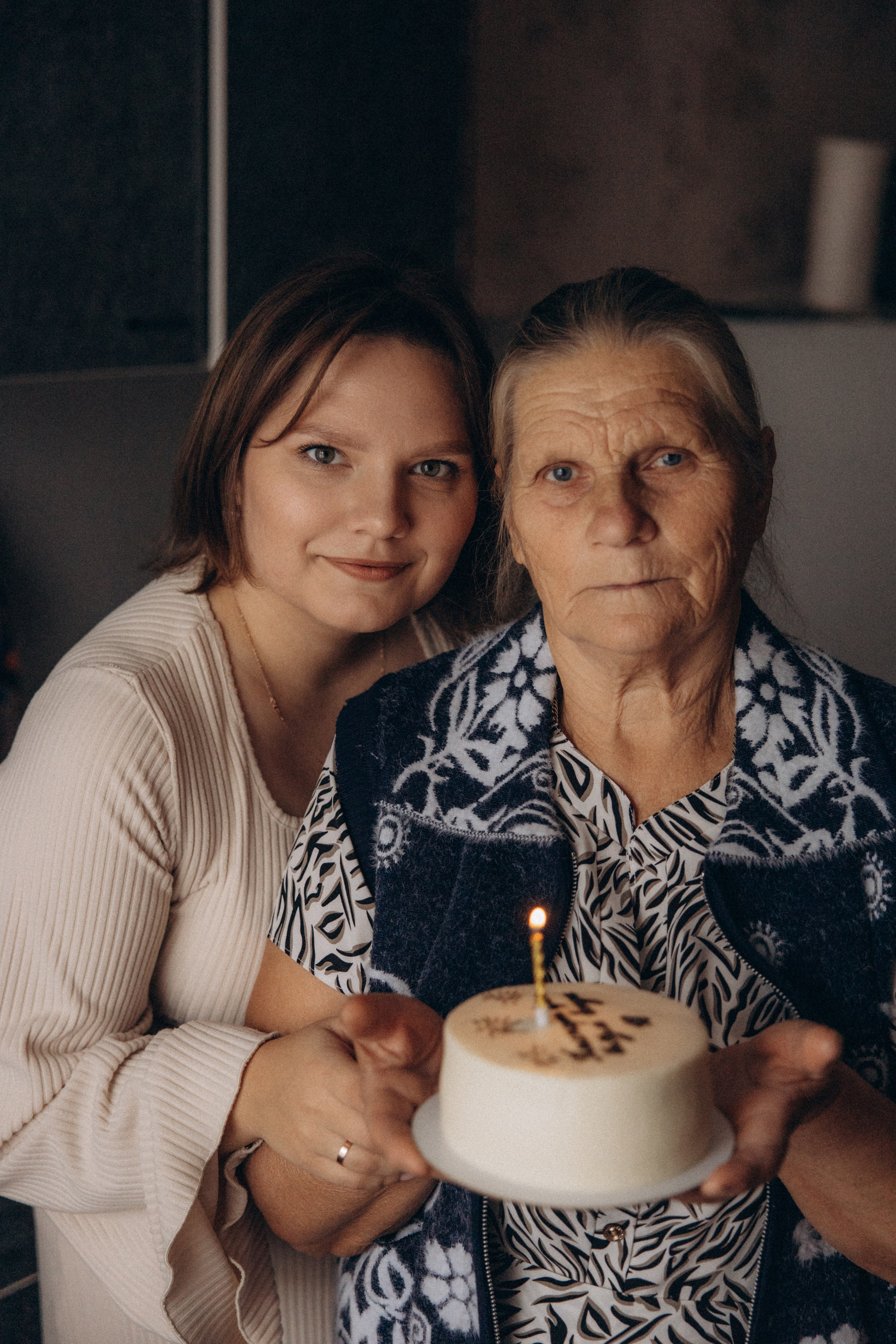 Аня и бабушка. Семейный фотограф Губкин/Старый Оскол