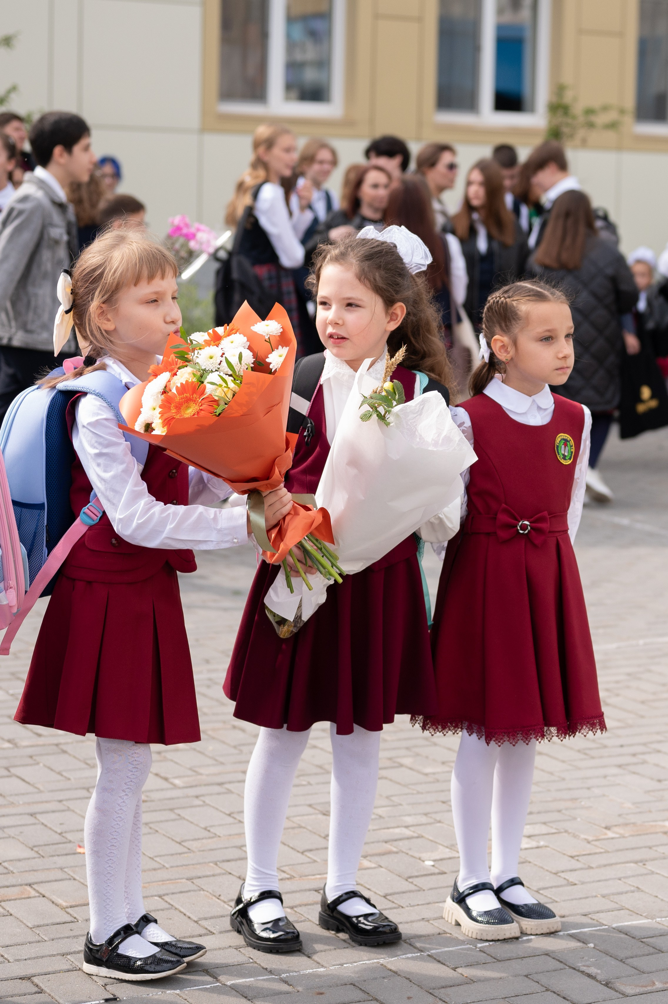 1 сентября 16 гимназия 2 класс (линейка + в классе+ на улице). Фотограф новорожденных, семейный детский в Тюмени Татьяна Морозова