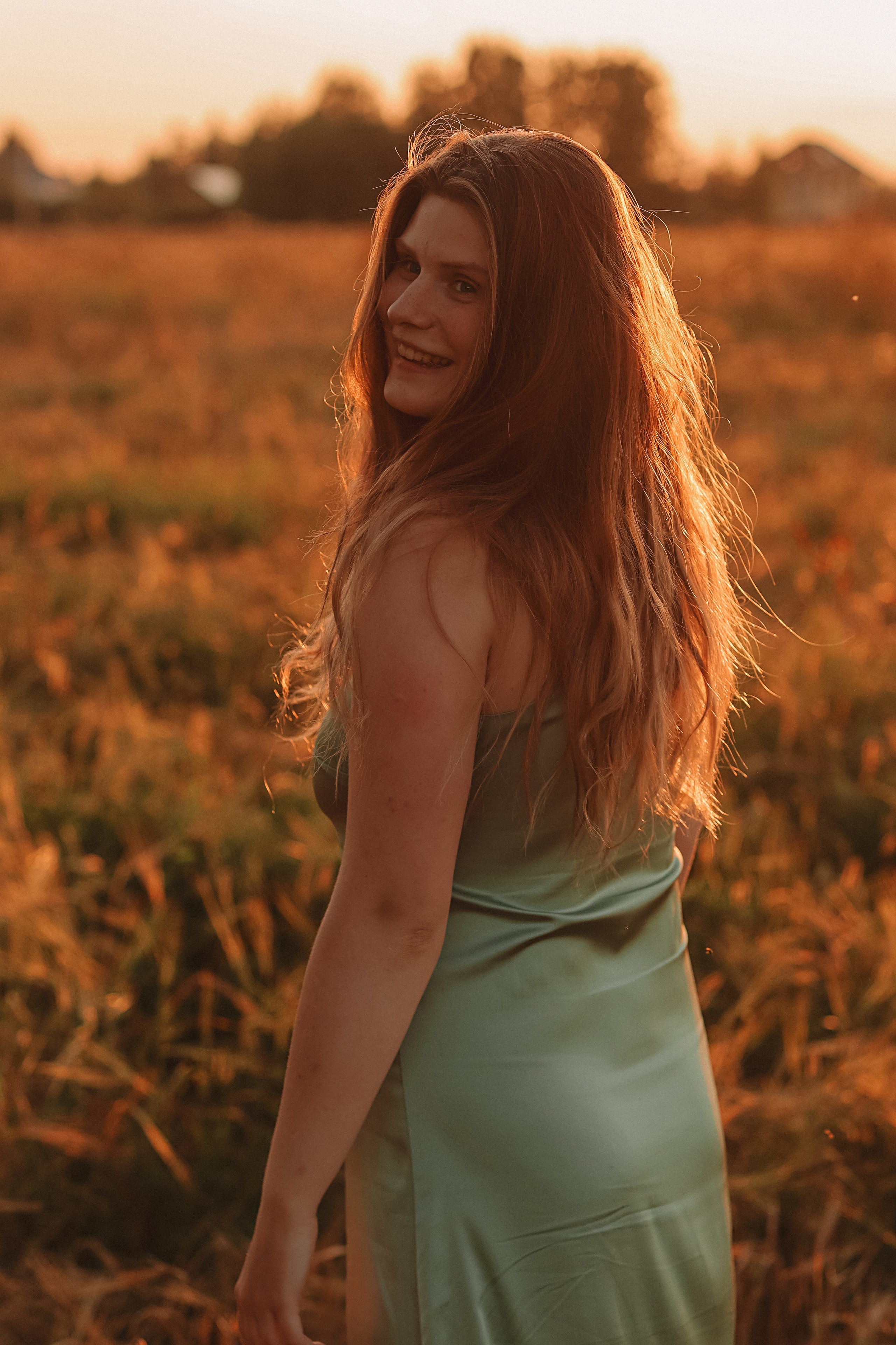 Закатное поле семейная. Семейный фотограф Тюмень, фотограф на роды Салмина Мария