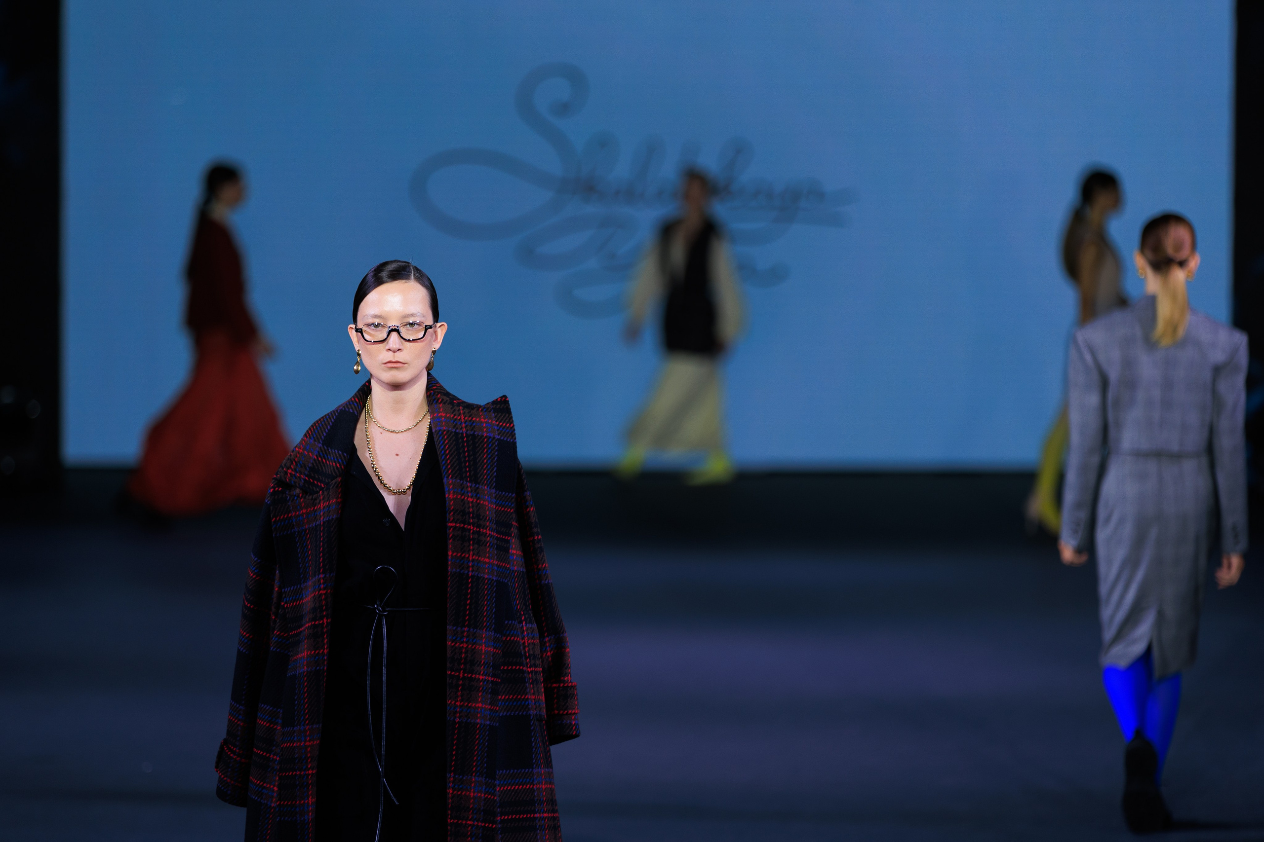 Фотограф для модного показа. Контент для бизнеса в Екатеринбурге Полдень Медиа