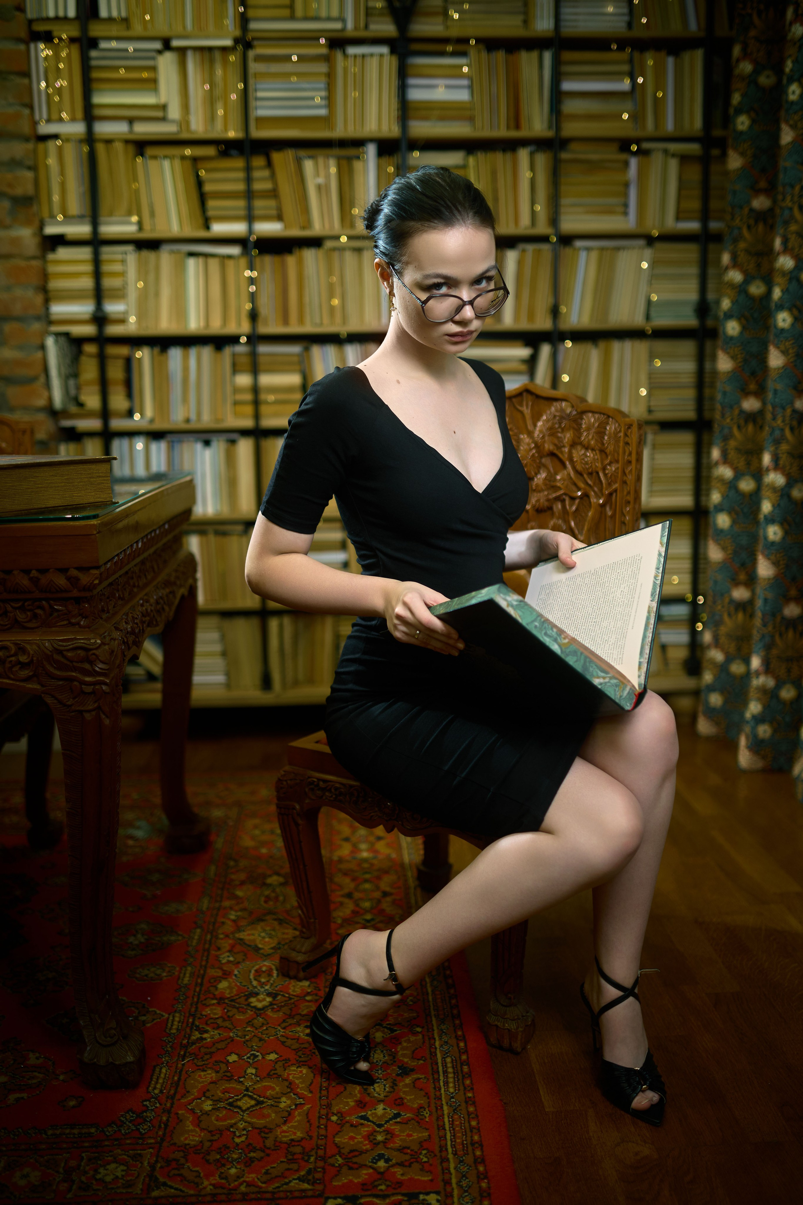 Фотосессия в библиотеке, винтажные платья, корсет. Чувашия, Чебоксары. Владимир Суздалов (ProMaXe) — Портретный фотограф, тематические фотосессии в Чебоксарах