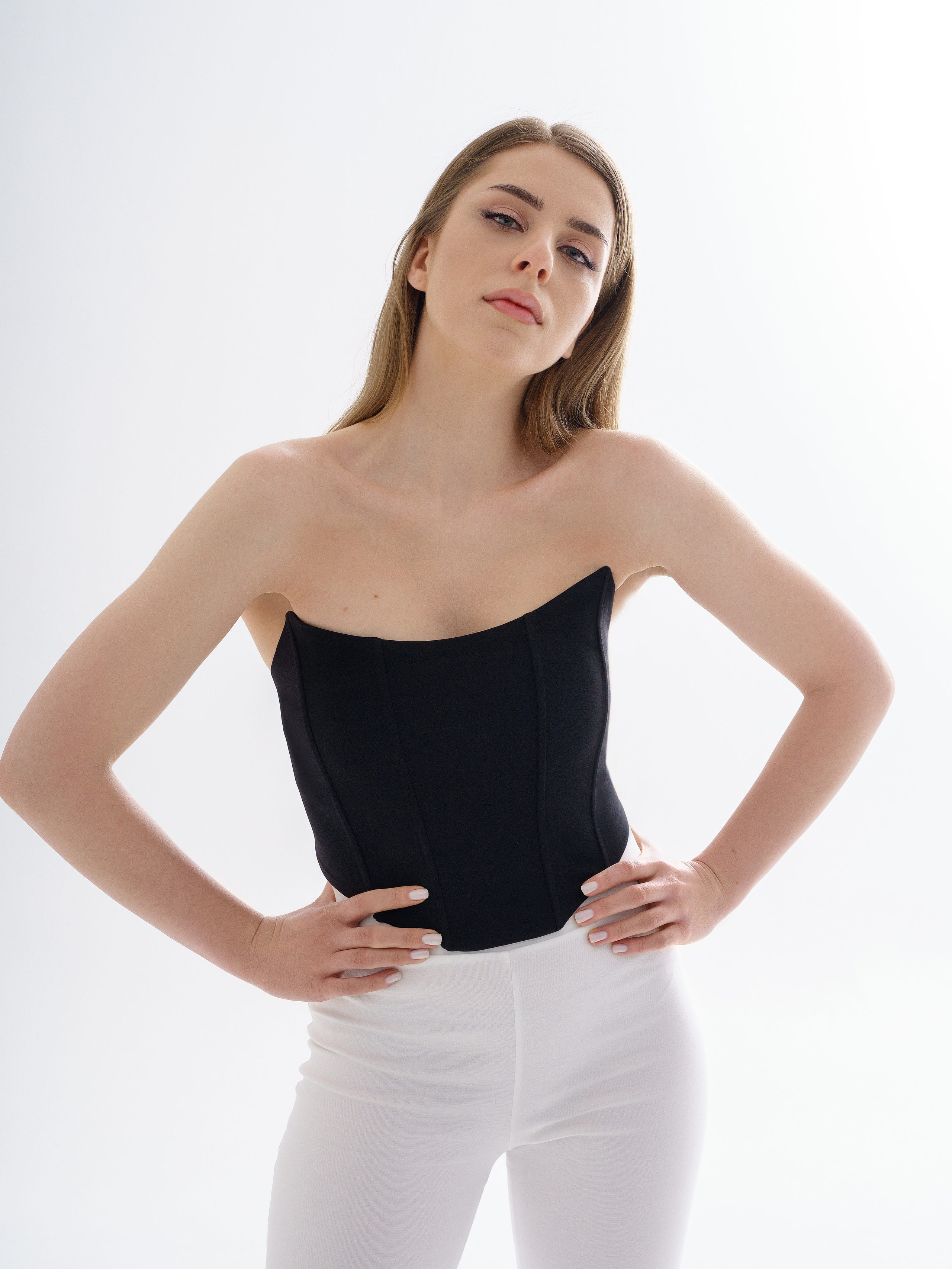 Съёмка одежды, сьёмка корсетов, съёмка одежды на белом фоне.