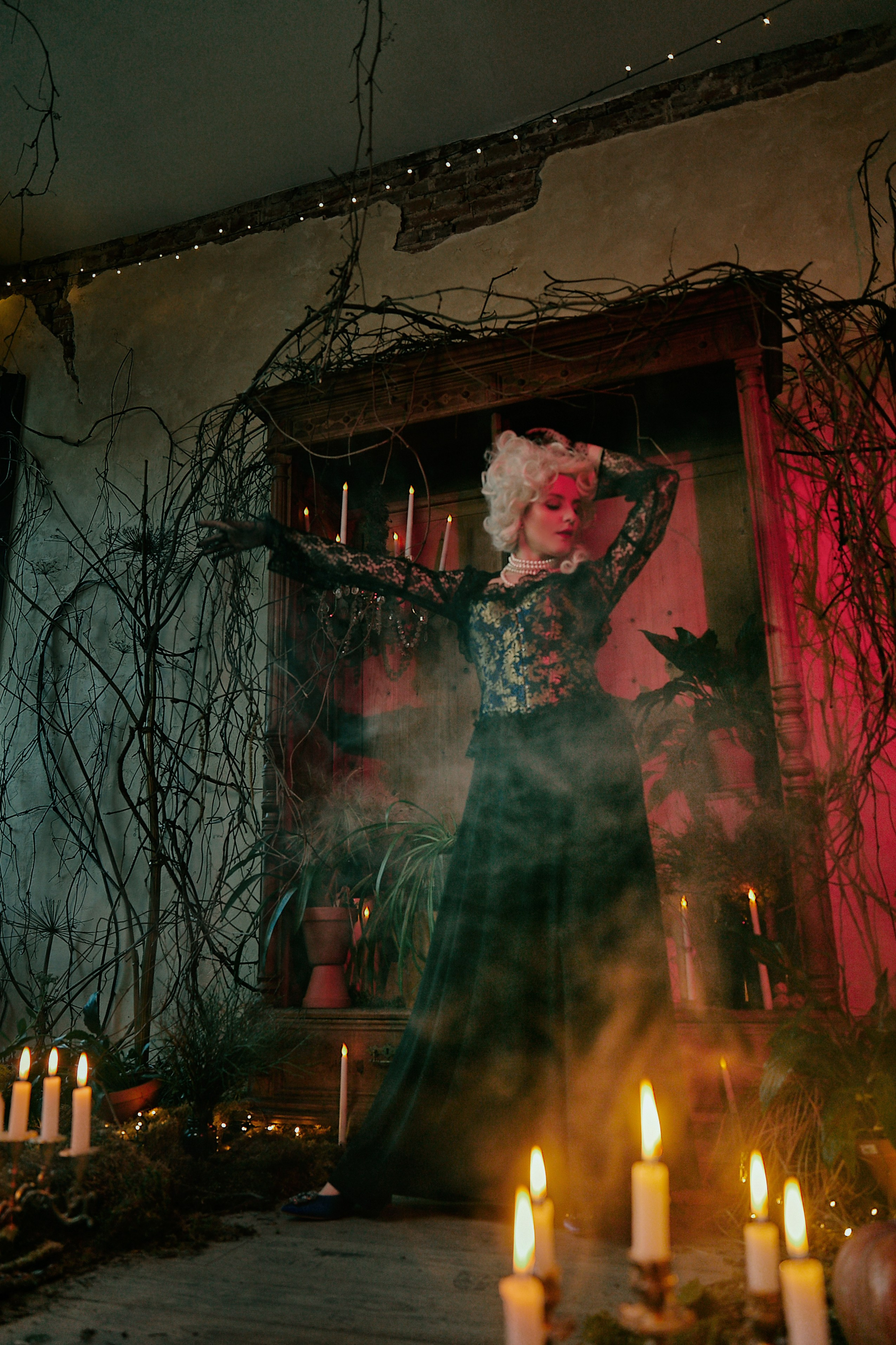 Фотосъемка леди в белом парике. Рекламный фотограф Санкт-Петербург Катерина Мишкель