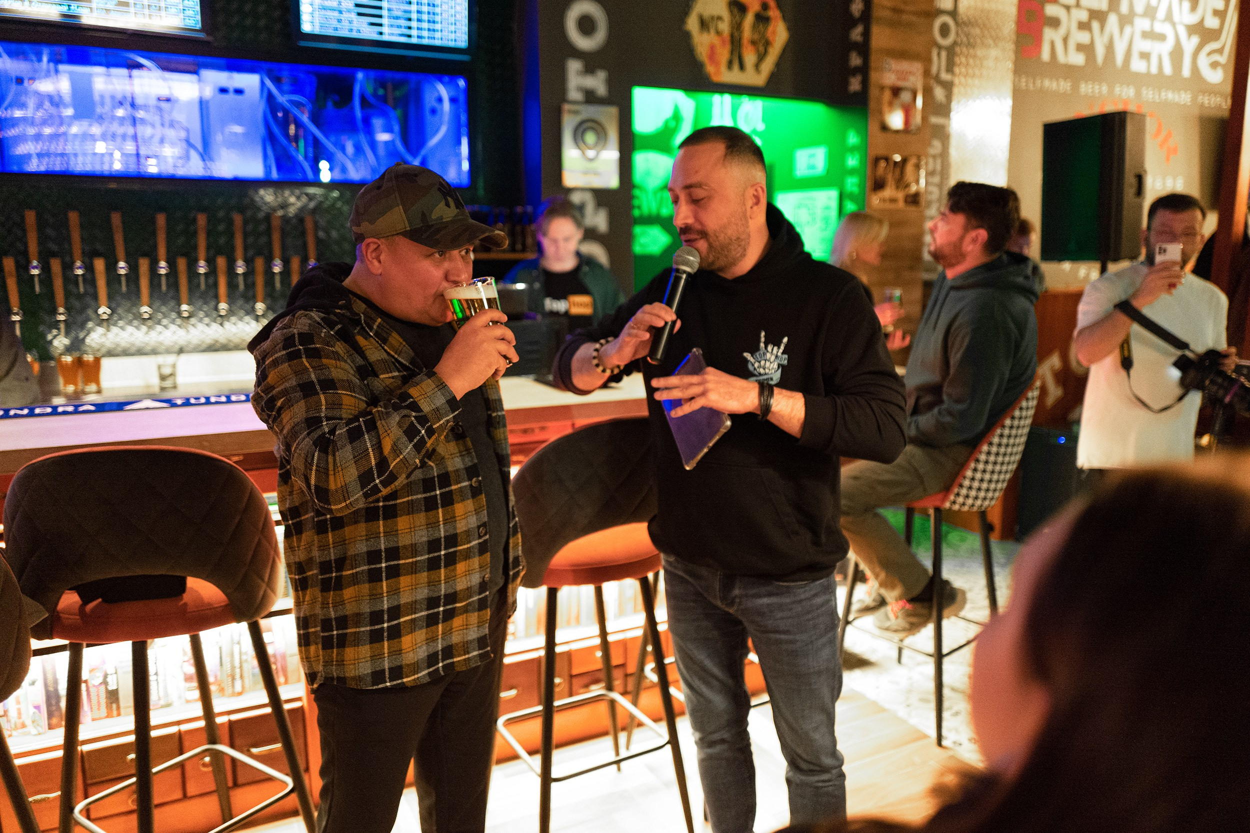 Открытие Бара Top-Hop на улице Фармана Салтанова 06.12.24. Фотограф Тюмень