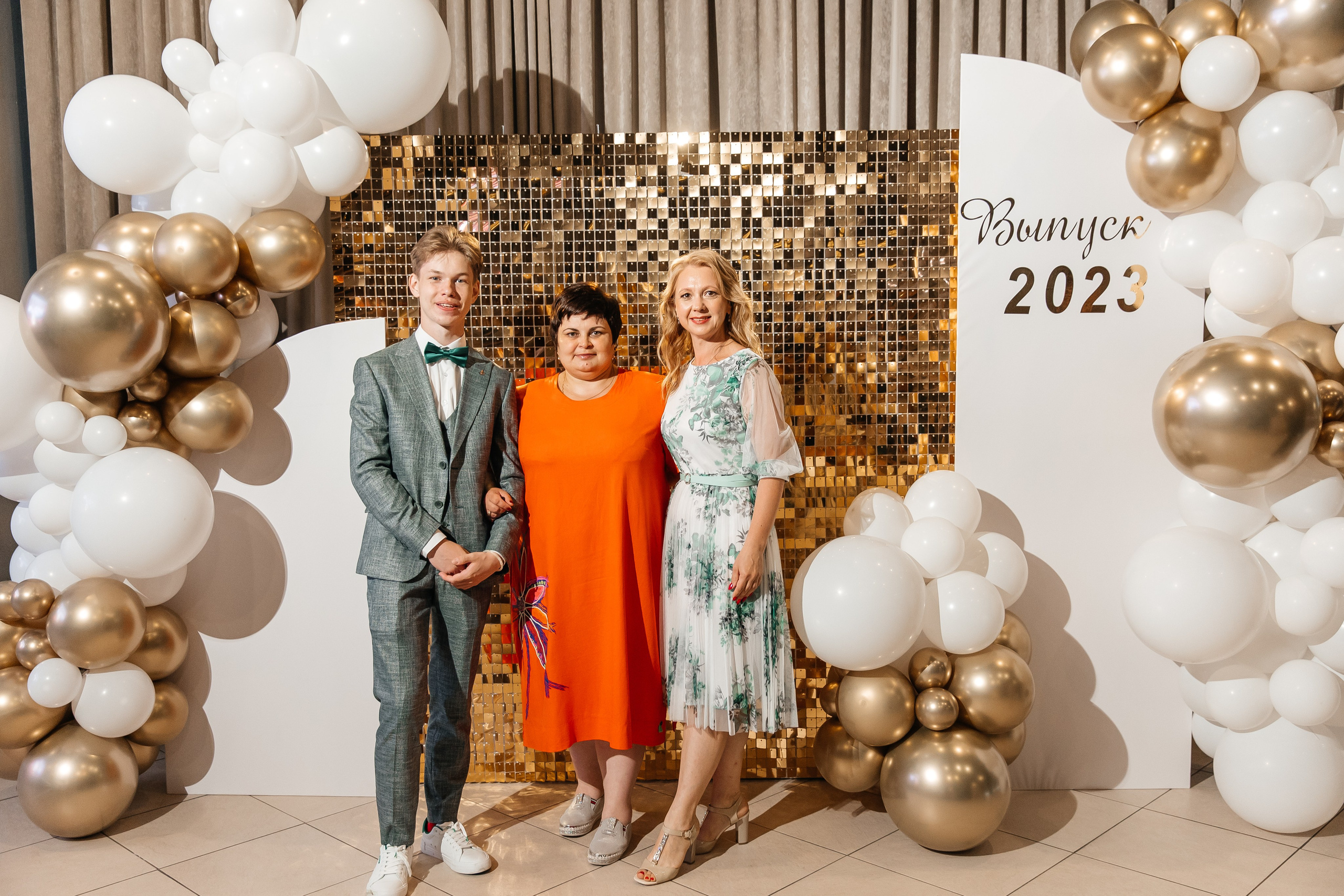 2023-06-23 Выпускной МБОУ СОШ № 10. Фотограф в Красноярске