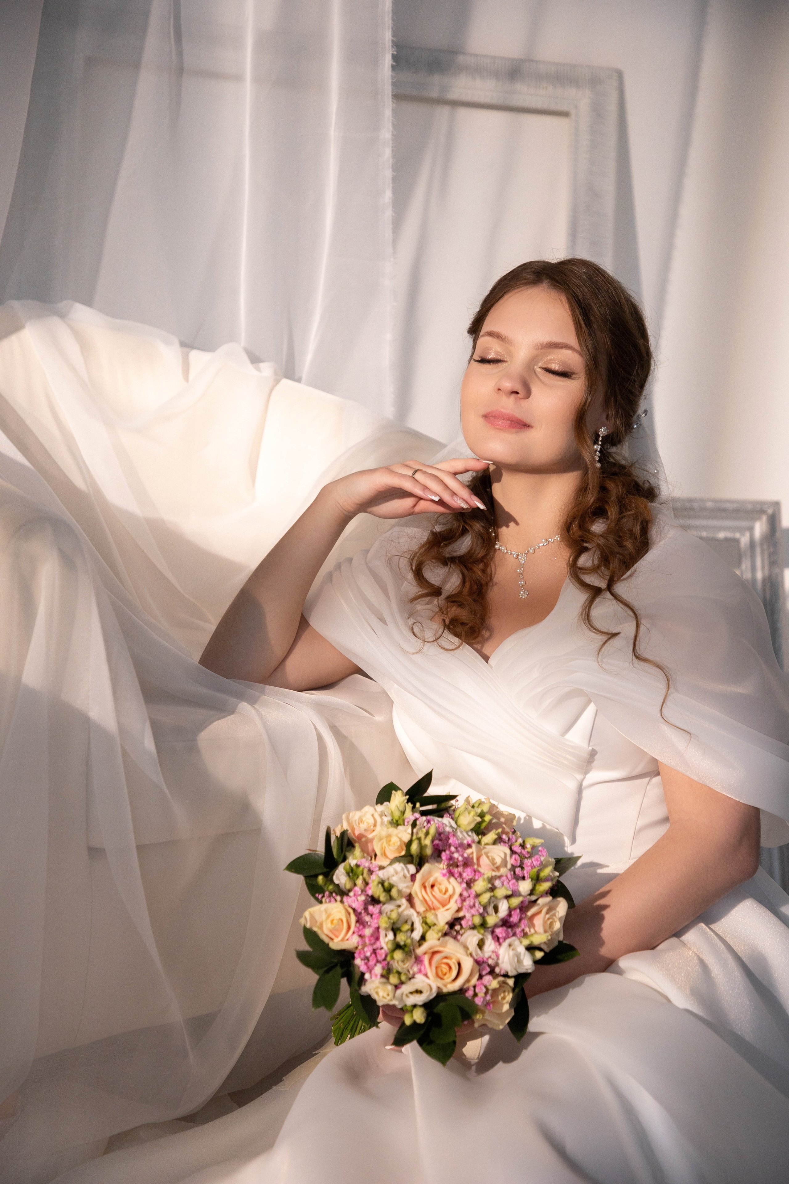 Свадебная фотосессия в студии. Фотограф Анастасия Тихонова