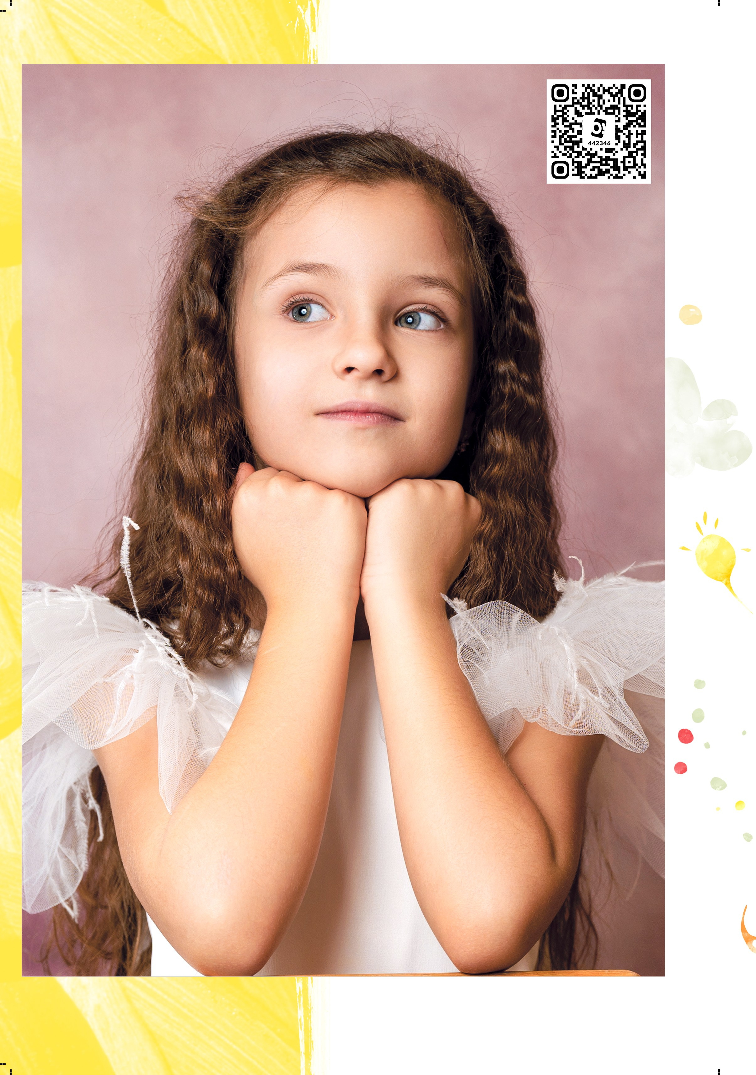 Страница в выпускном фотоальбоме детского сада с QR-кодом