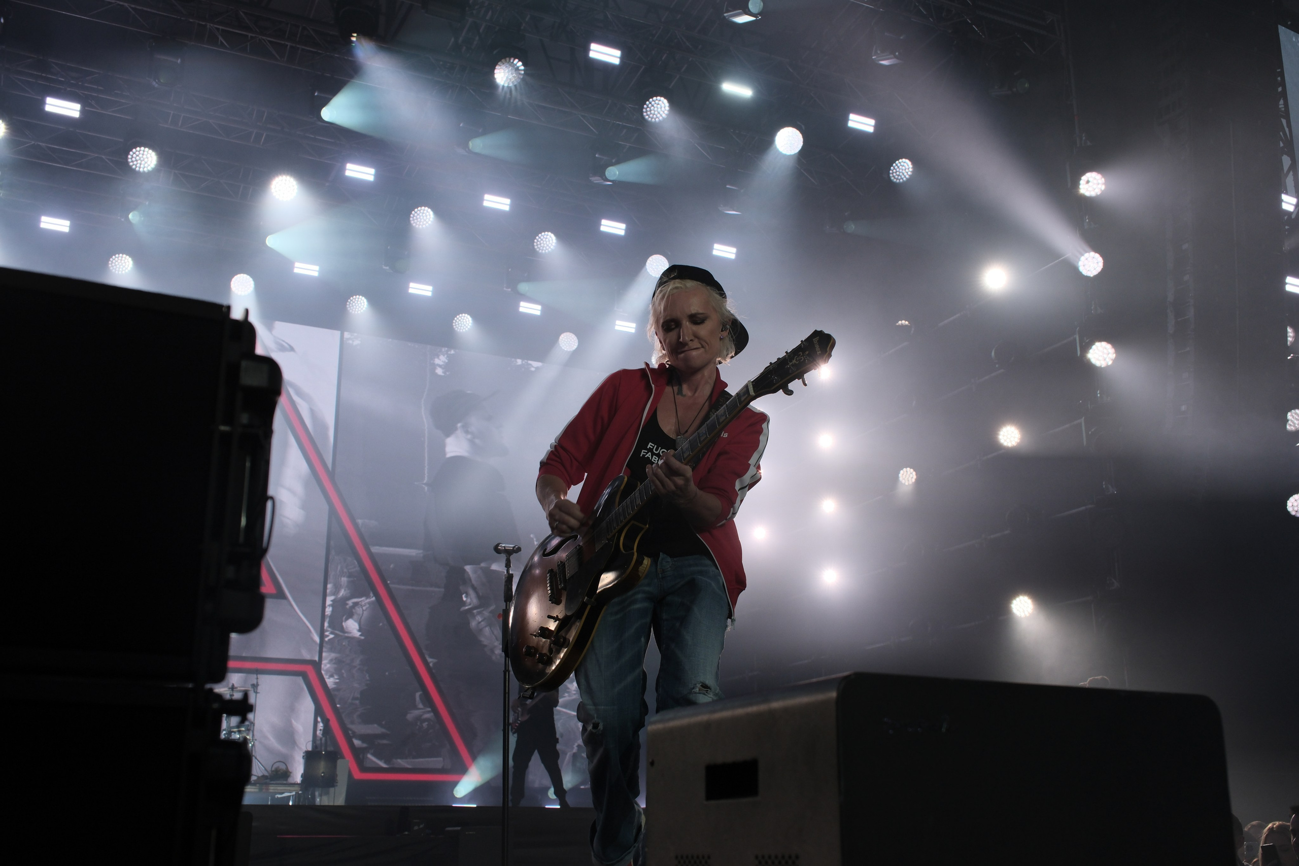 Диана Арбенина (группа «Ночные снайперы») — Москва, МТС Live Лето 2024. RedGeek - блогер и стручњак за образовање и ИТ Кирил Ситнов