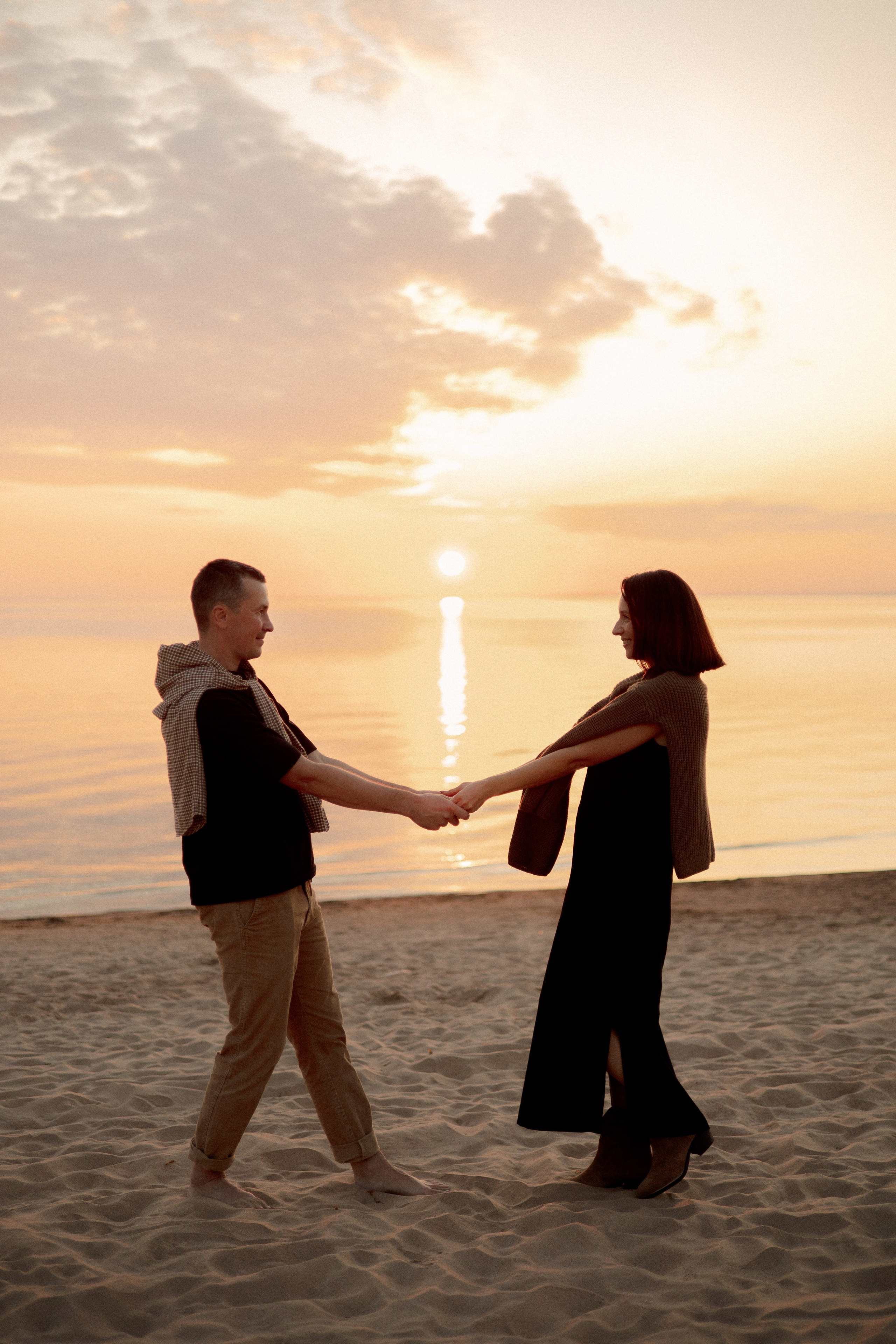 Арина, Андрей, Дарина, Настя и Ганс. Залив. Главная