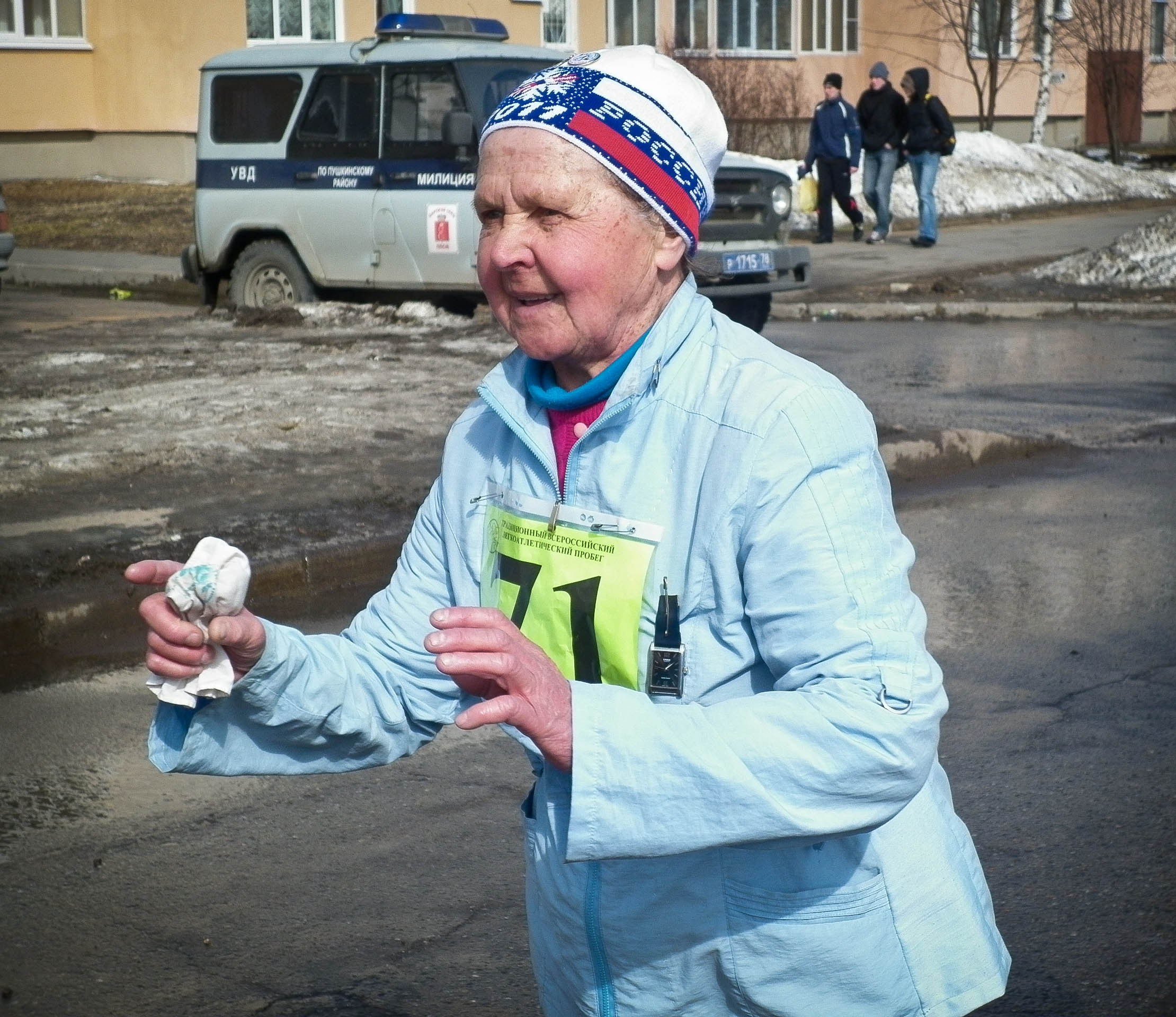 2011. Стрит-фотография, полная абсурда, идиотизма и красоты