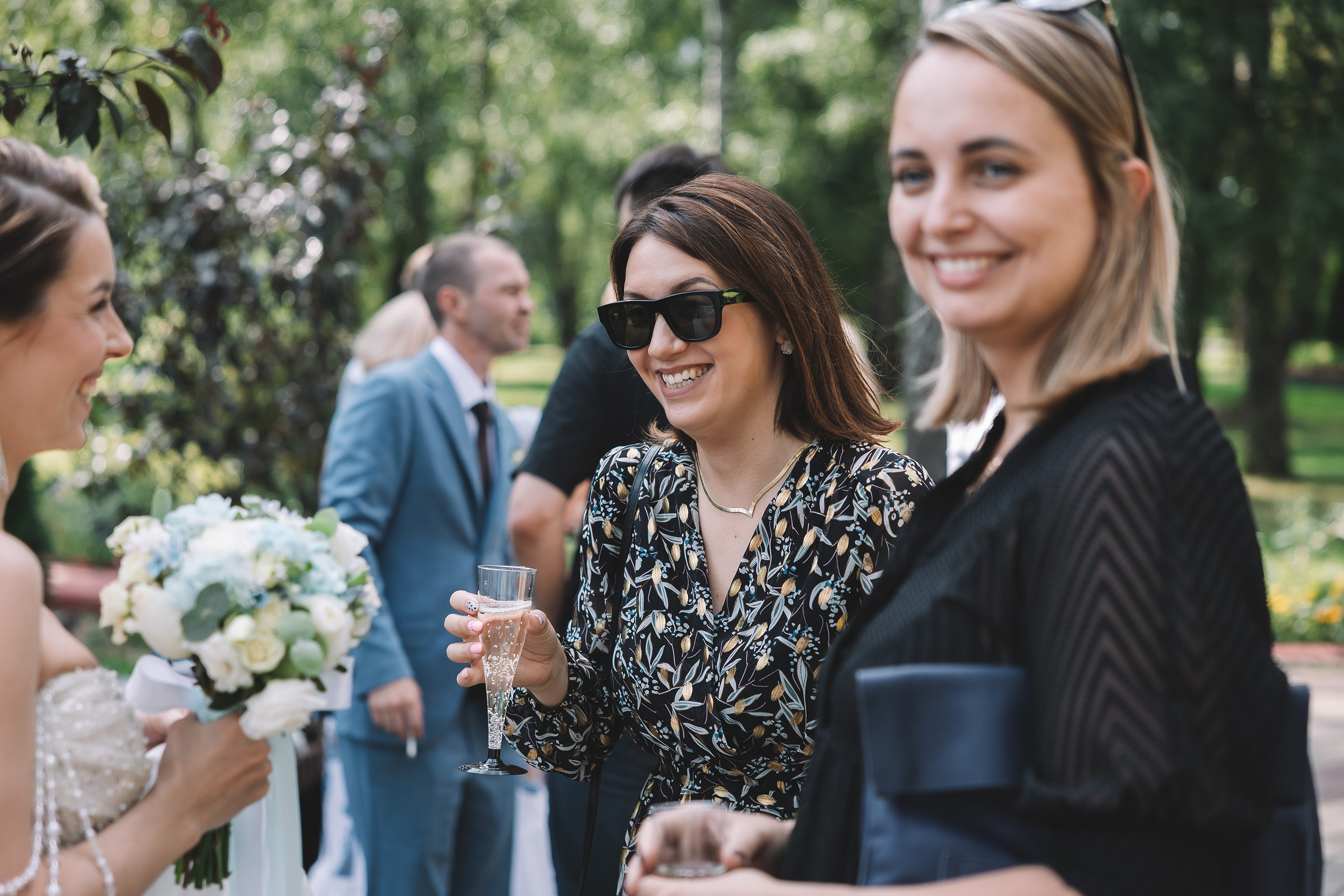 Свадебная фотосессия с росписью в ЗАГСе Видное и фотосессией с машиной. Свадебный фотограф в Москве — Оскар Гелманов