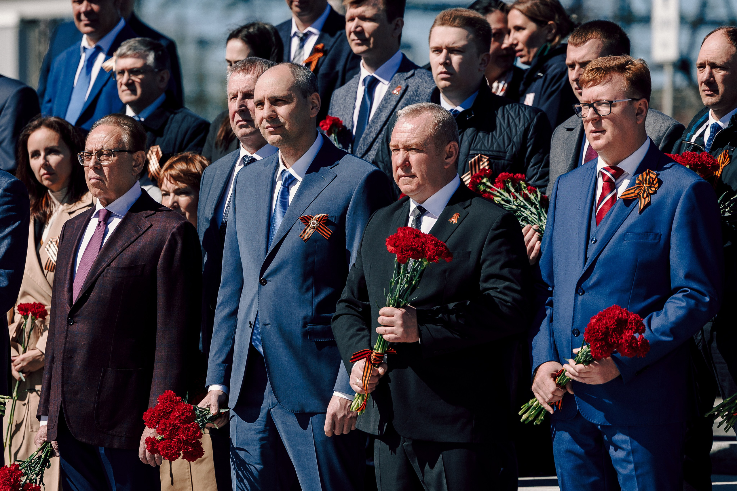 Торжественный митинг, посвящённый открытию Мемориала Славы воинам-новотрубникам. Лёшка Варзегов — фотограф