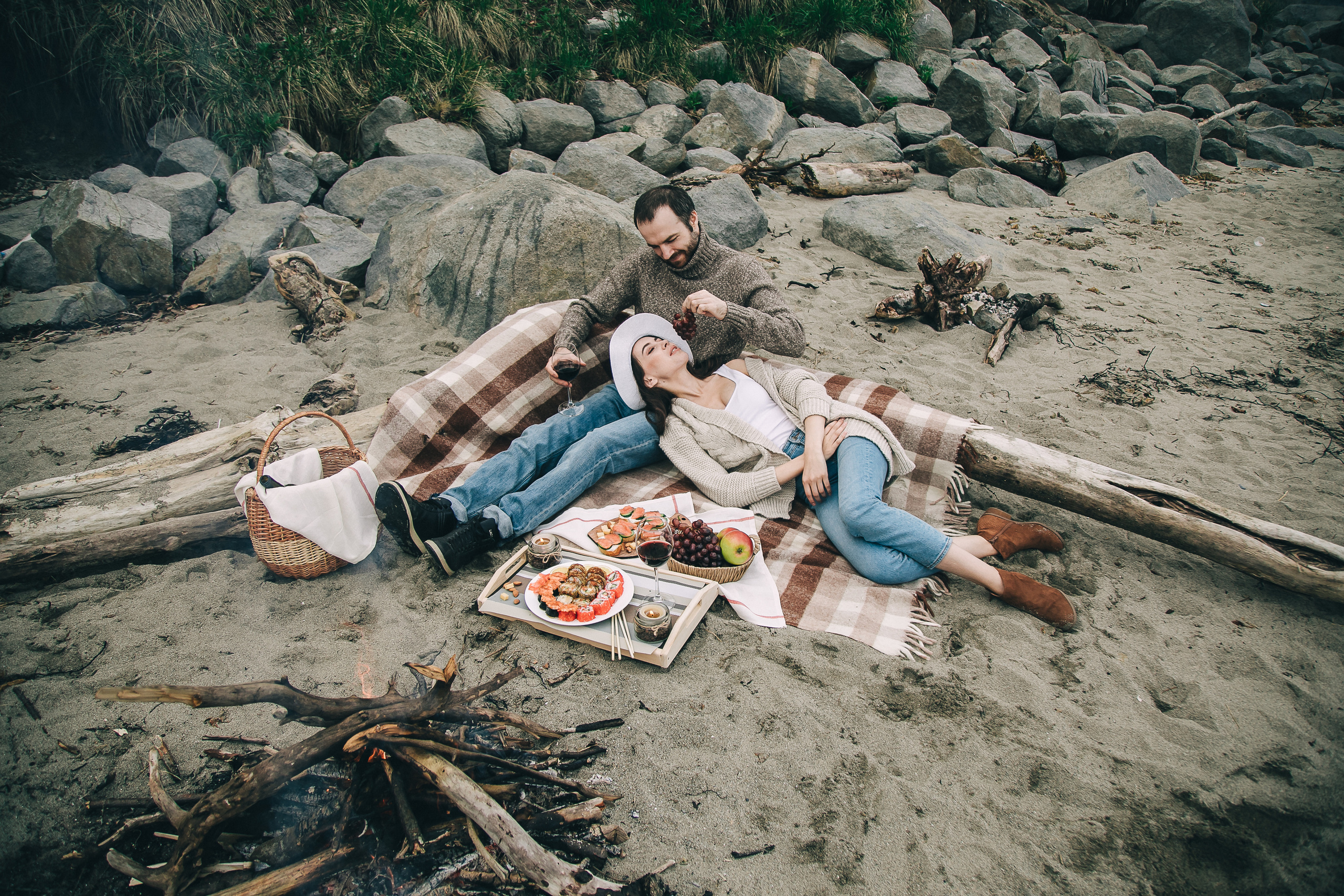 Романтичная семейная Фотосессия для двоих на берегу Охотского моря. Портретный, семейный, свадебный фотограф в Магадане — Екатерина Литвин