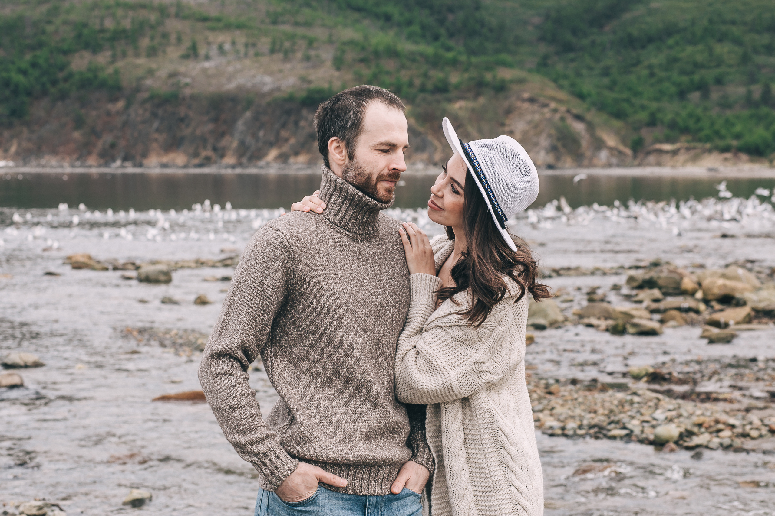 Романтичная семейная Фотосессия для двоих на берегу Охотского моря. Портретный, семейный, свадебный фотограф в Магадане — Екатерина Литвин