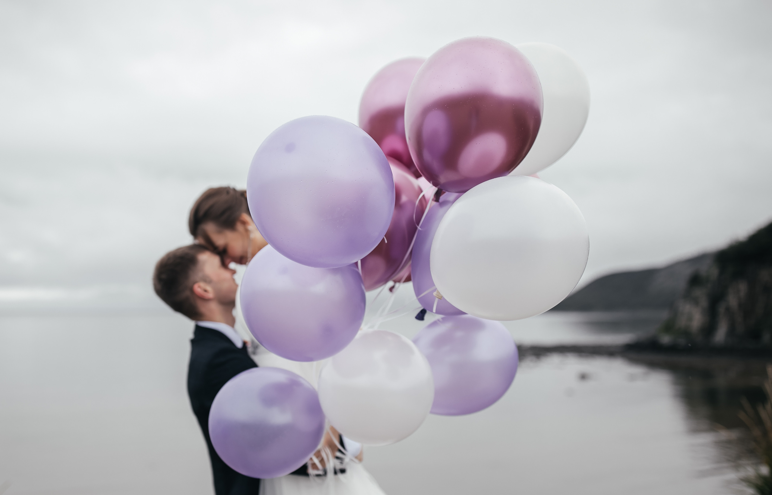 романтическая Фотосессия пары на брегу Охотского моря