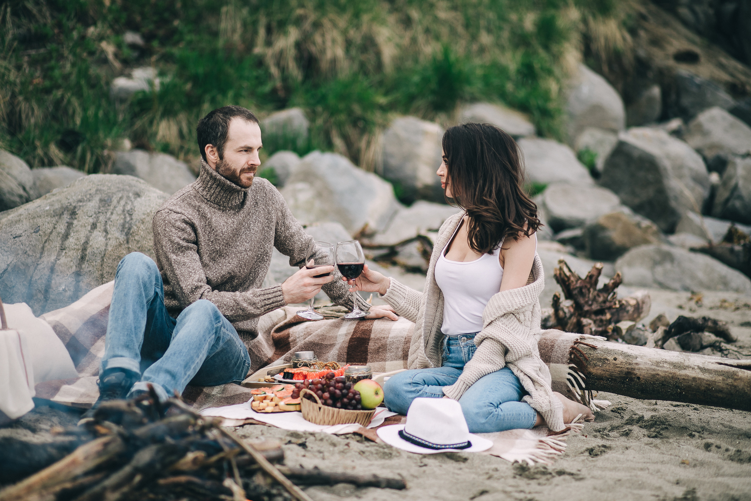 Романтичная семейная Фотосессия для двоих на берегу Охотского моря. Портретный, семейный, свадебный фотограф в Магадане — Екатерина Литвин