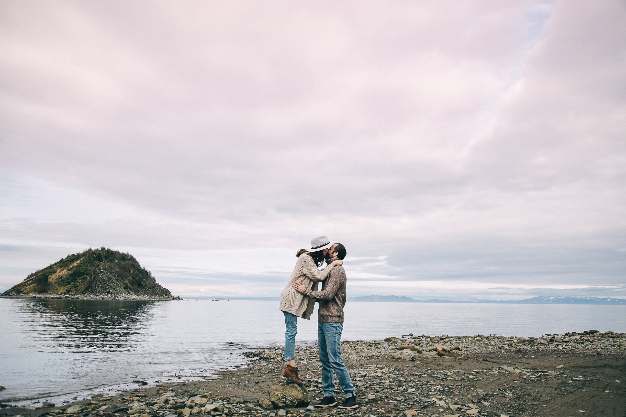 Романтичная семейная Фотосессия для двоих на берегу Охотского моря. Портретный, семейный, свадебный фотограф в Магадане — Екатерина Литвин