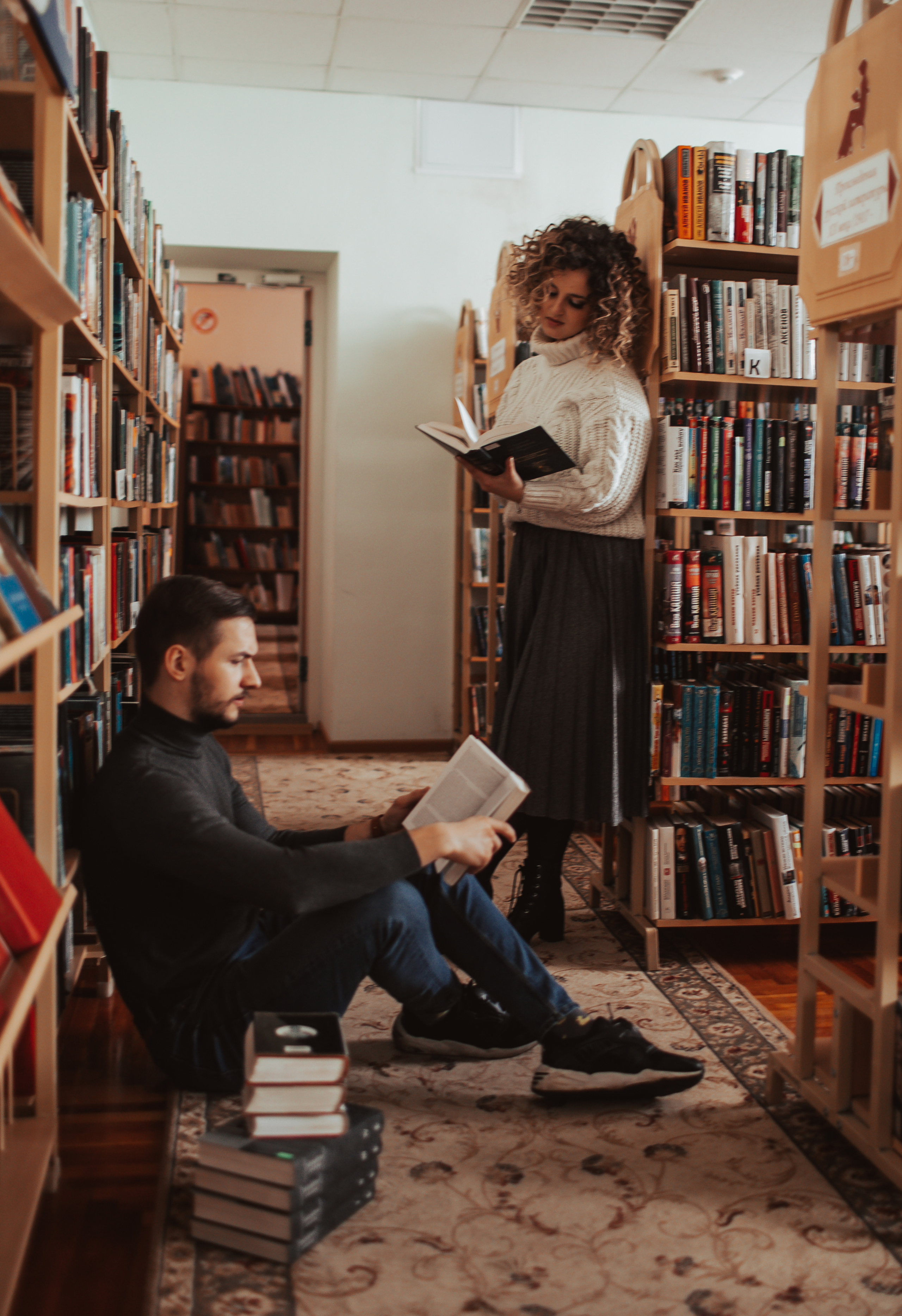 Love story in library. Портретный, семейный, свадебный фотограф в Магадане — Екатерина Литвин