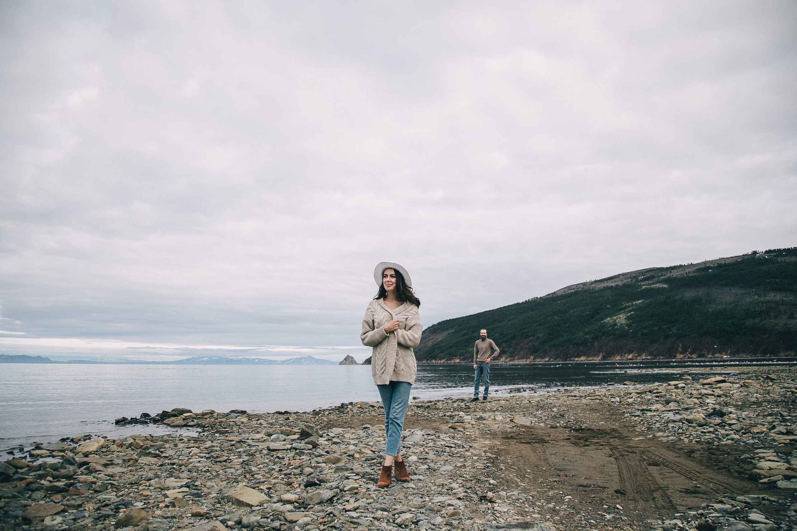 Романтичная семейная Фотосессия для двоих на берегу Охотского моря. Портретный, семейный, свадебный фотограф в Магадане — Екатерина Литвин