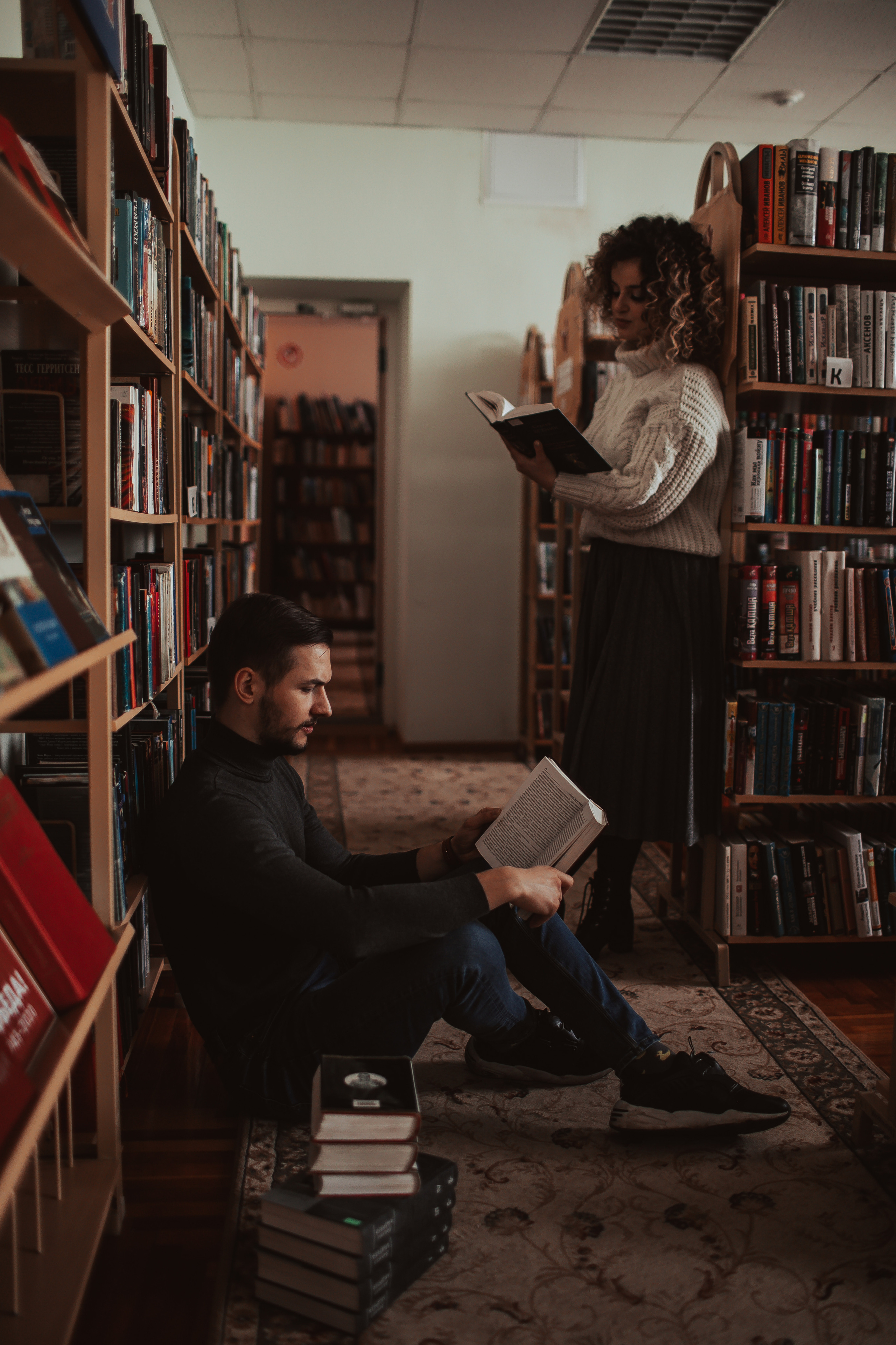 Love story in library. Портретный, семейный, свадебный фотограф в Магадане — Екатерина Литвин
