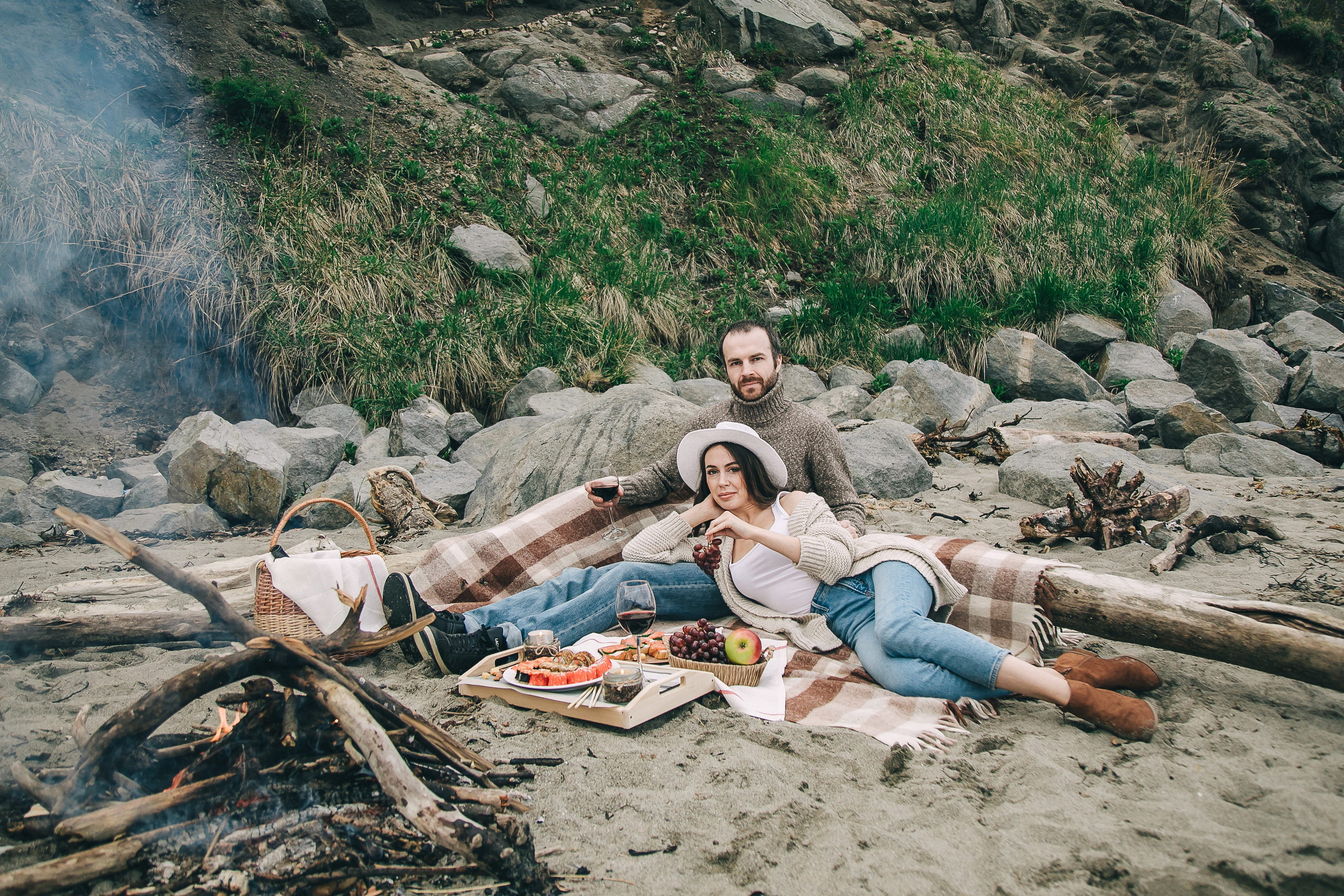 Романтичная семейная Фотосессия для двоих на берегу Охотского моря. Портретный, семейный, свадебный фотограф в Магадане — Екатерина Литвин