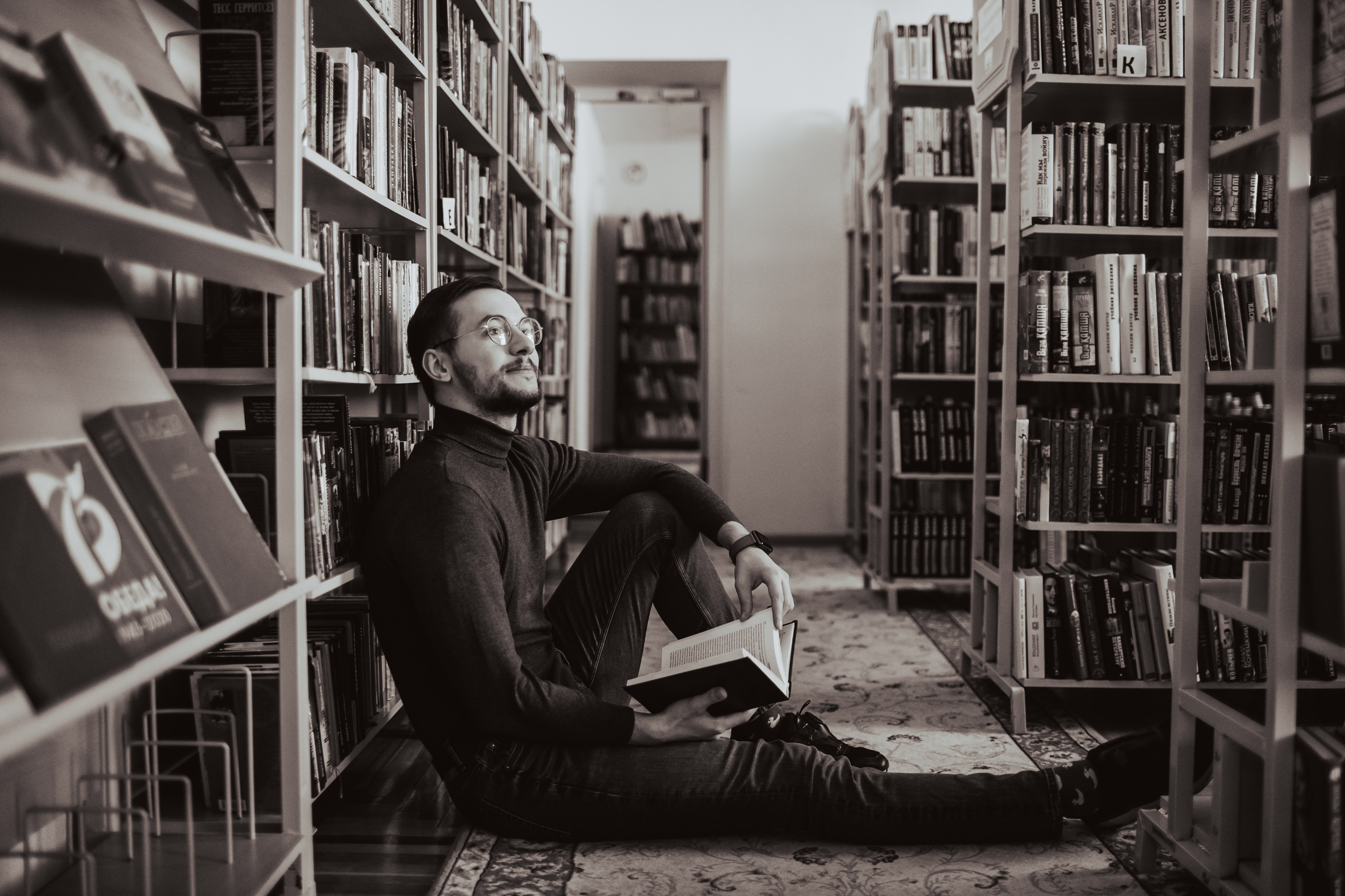 Love story in library. Портретный, семейный, свадебный фотограф в Магадане — Екатерина Литвин